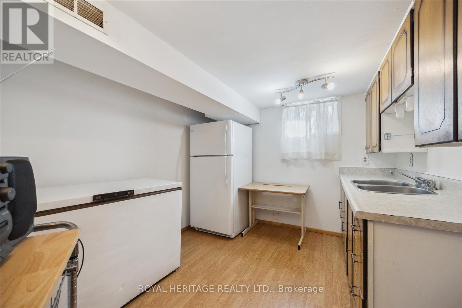 304 Rosedale Drive, Whitby, Ontario L1N 1Z3 - Photo 21 - E12166436