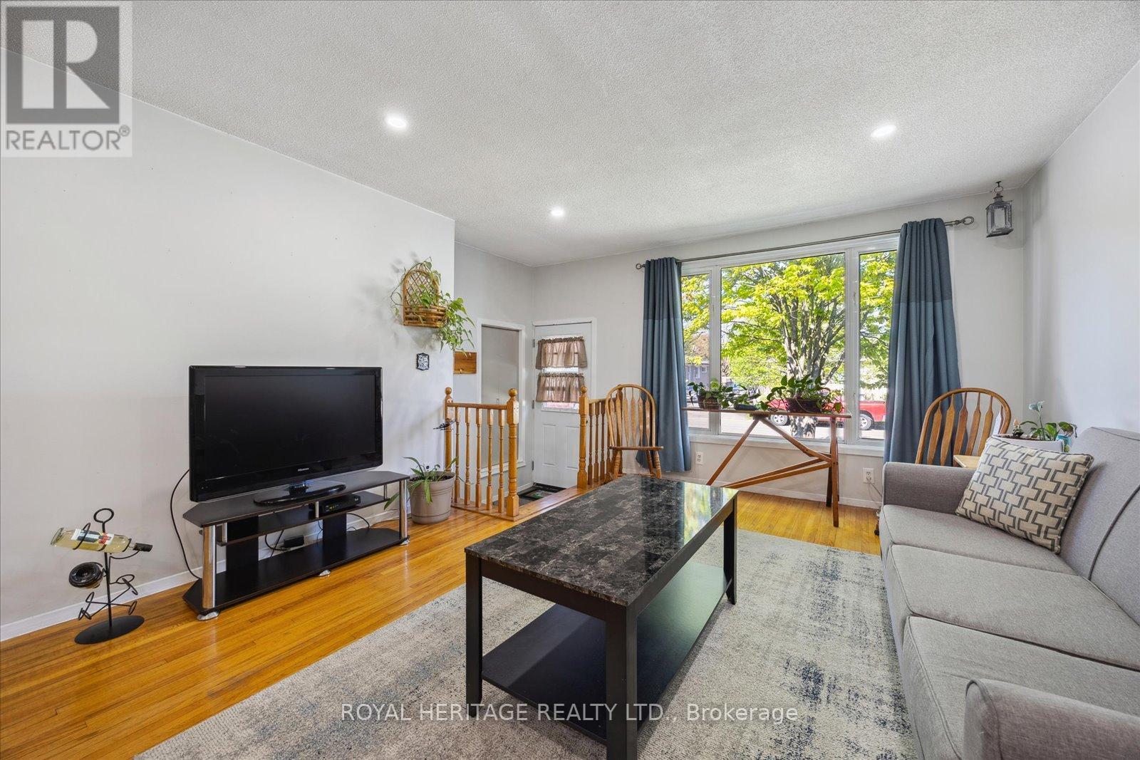 304 Rosedale Drive, Whitby, Ontario L1N 1Z3 - Photo 4 - E12166436