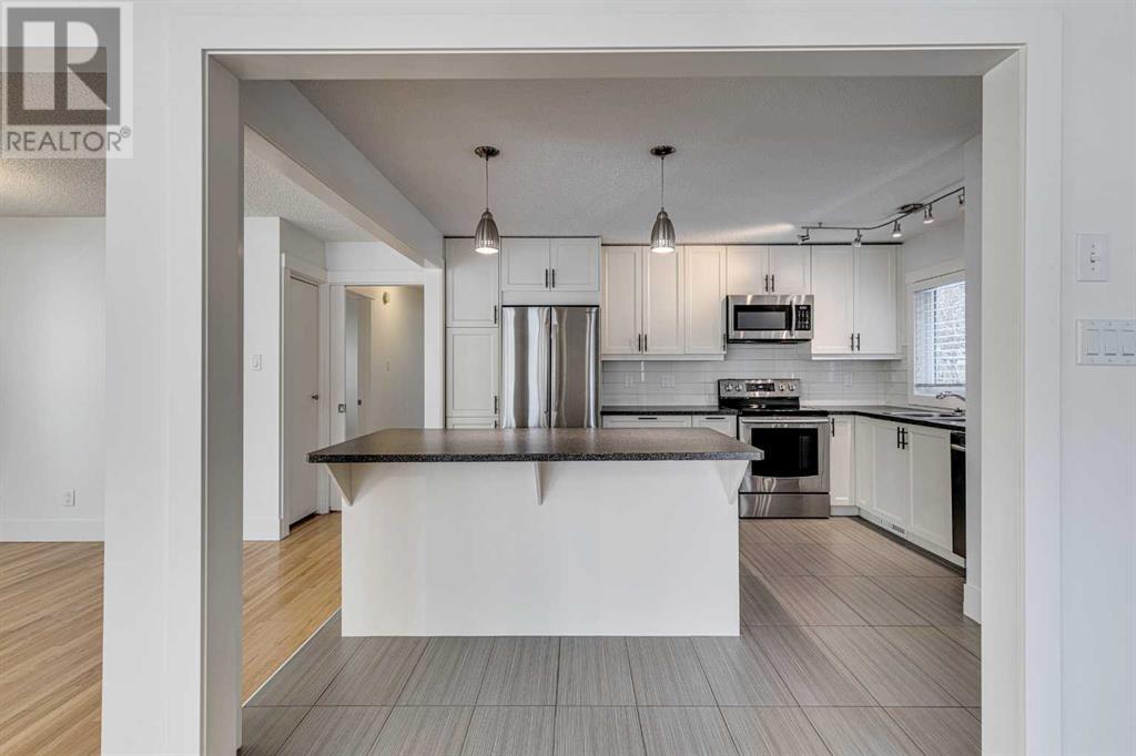776 Acadia Drive Se, Calgary, Alberta  T2J 0C5 - Photo 11 - A2203725
