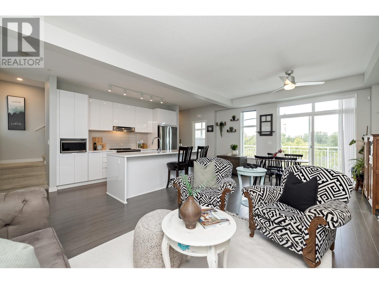 2403 11295 Pazarena Place, Maple Ridge, British Columbia  V2X 4K9 - Photo 3 - R3005947