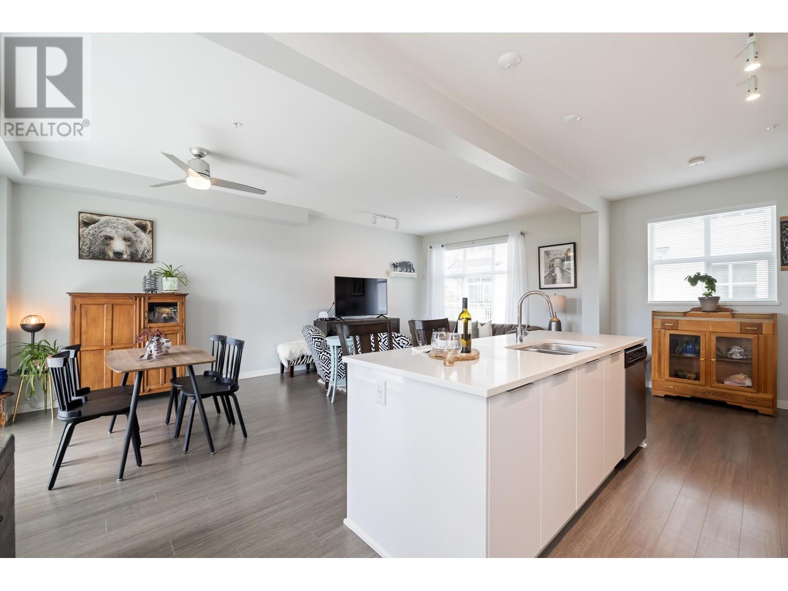 2403 11295 Pazarena Place, Maple Ridge, British Columbia  V2X 4K9 - Photo 4 - R3005947