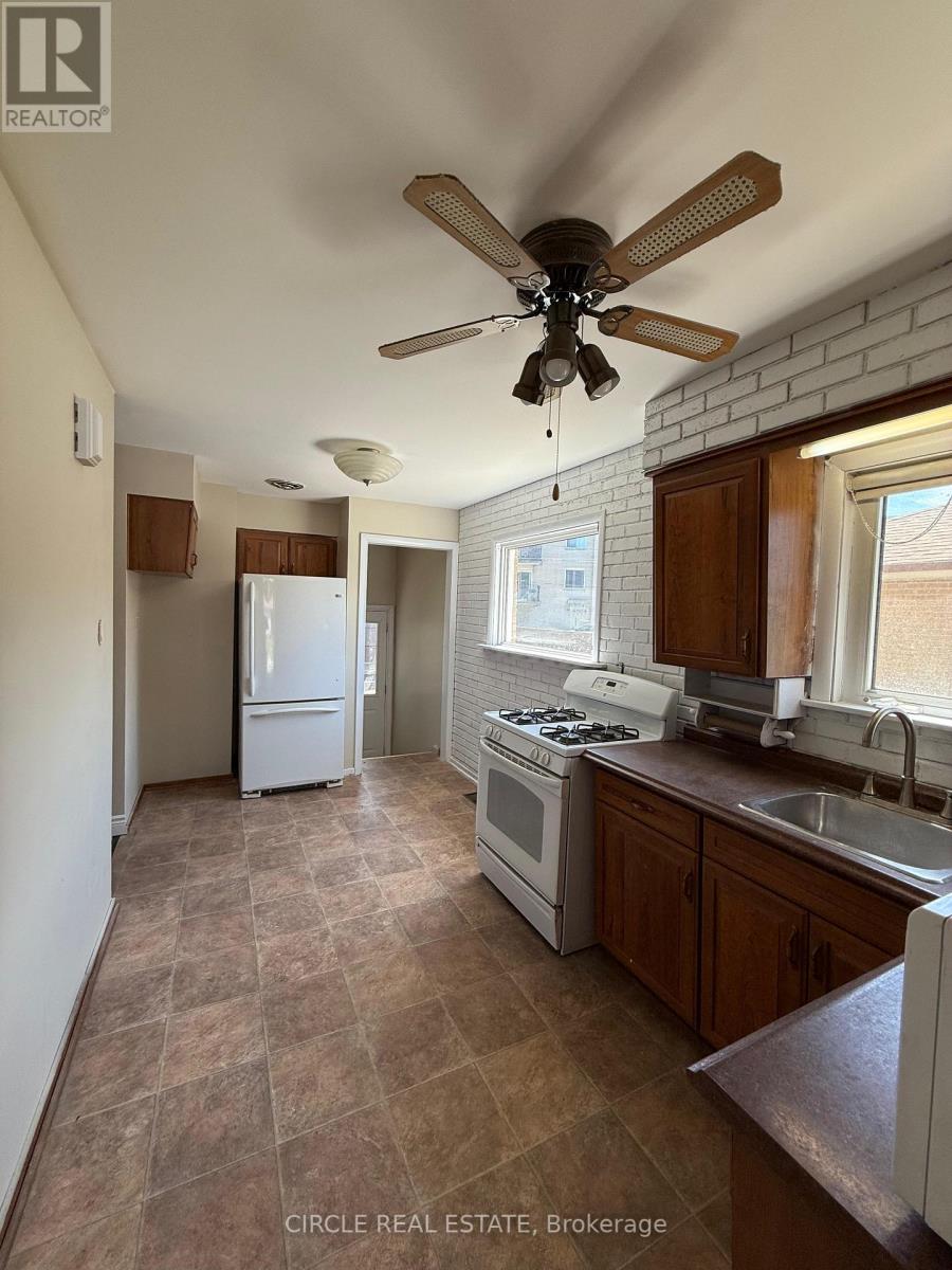 1345 Marlborough Boulevard, Windsor, Ontario  N9C 1Y8 - Photo 3 - X12140248