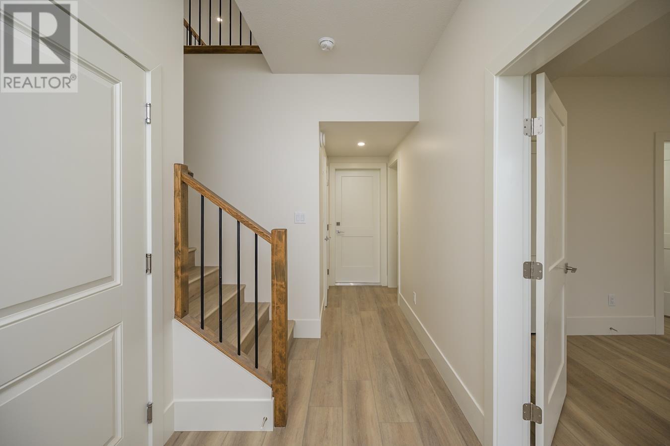Property at 7943 SOUTHRIDGE AVENUE image 4