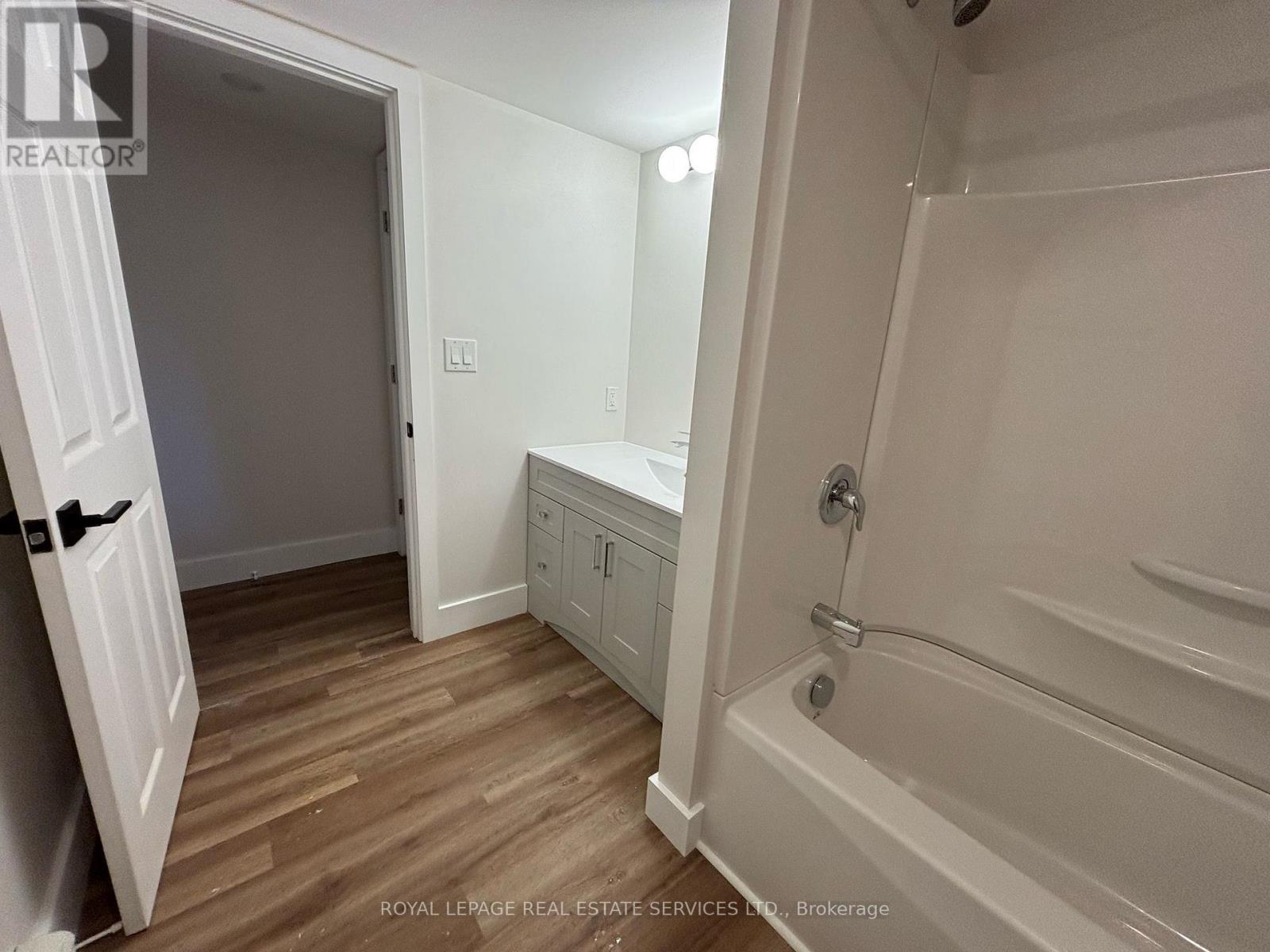 Bachelor - 92 Swords Road, Whitestone, Ontario  P0A 1G0 - Photo 10 - X12057646
