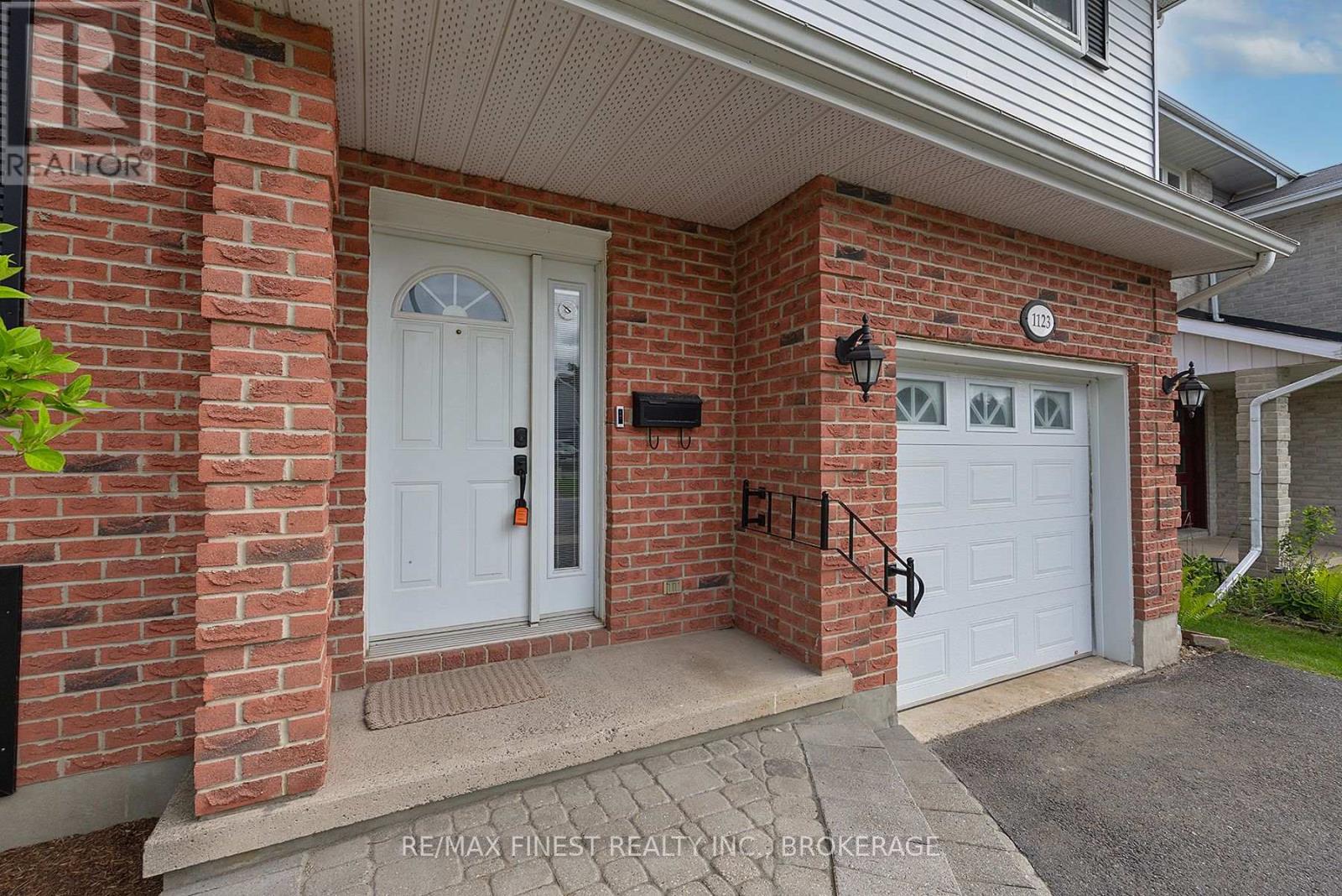 Property at 1123 WINTERGREEN CRESCENT image 4