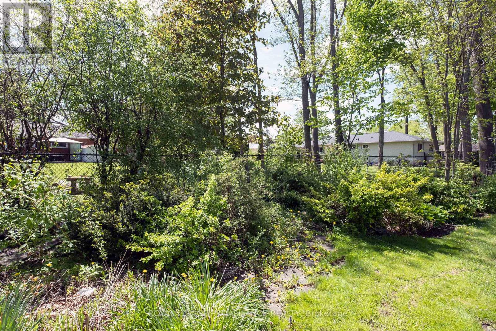 40 Fenwood Crescent, Prince Edward County, Ontario  K8N 4Z7 - Photo 32 - X12166686