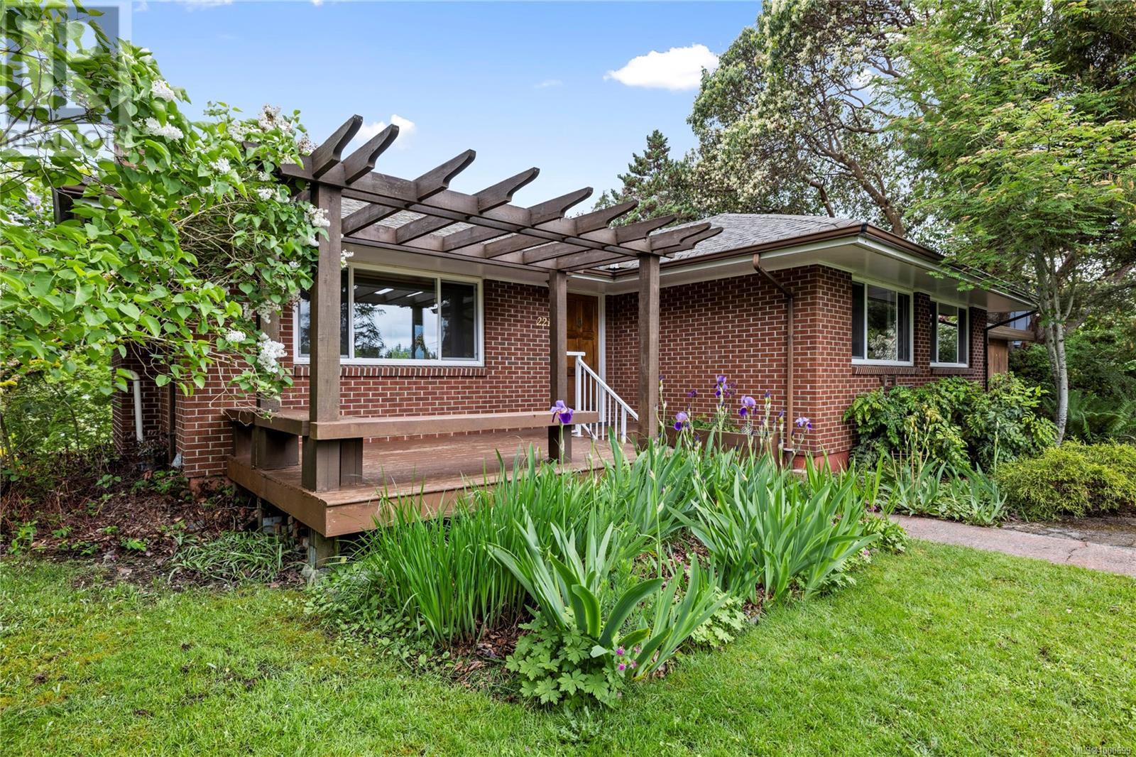 Property at 221 Garner Cres image 5
