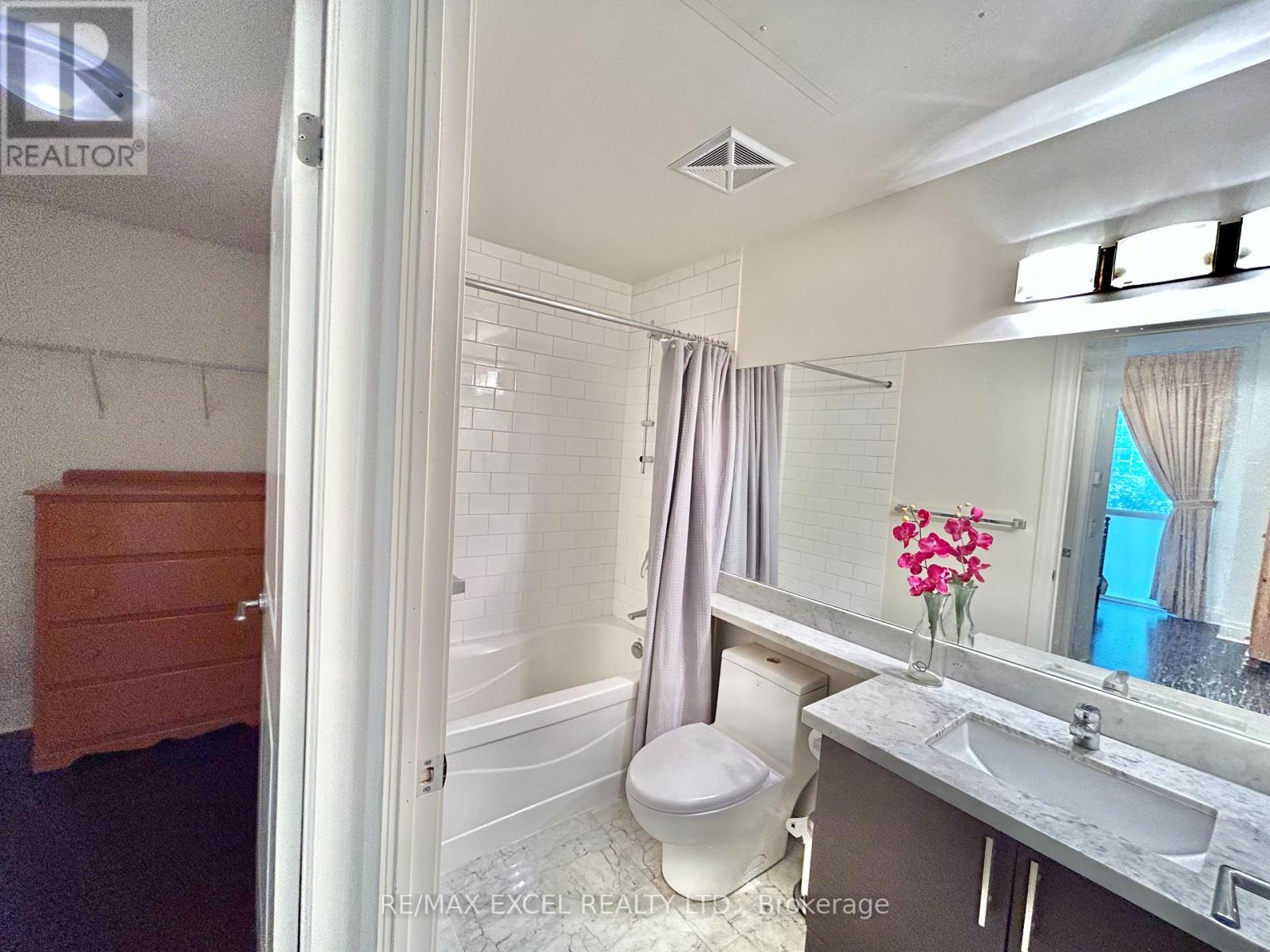 110 - 1 Upper Duke Crescent, Markham, Ontario  L6G 0B6 - Photo 12 - N12166512