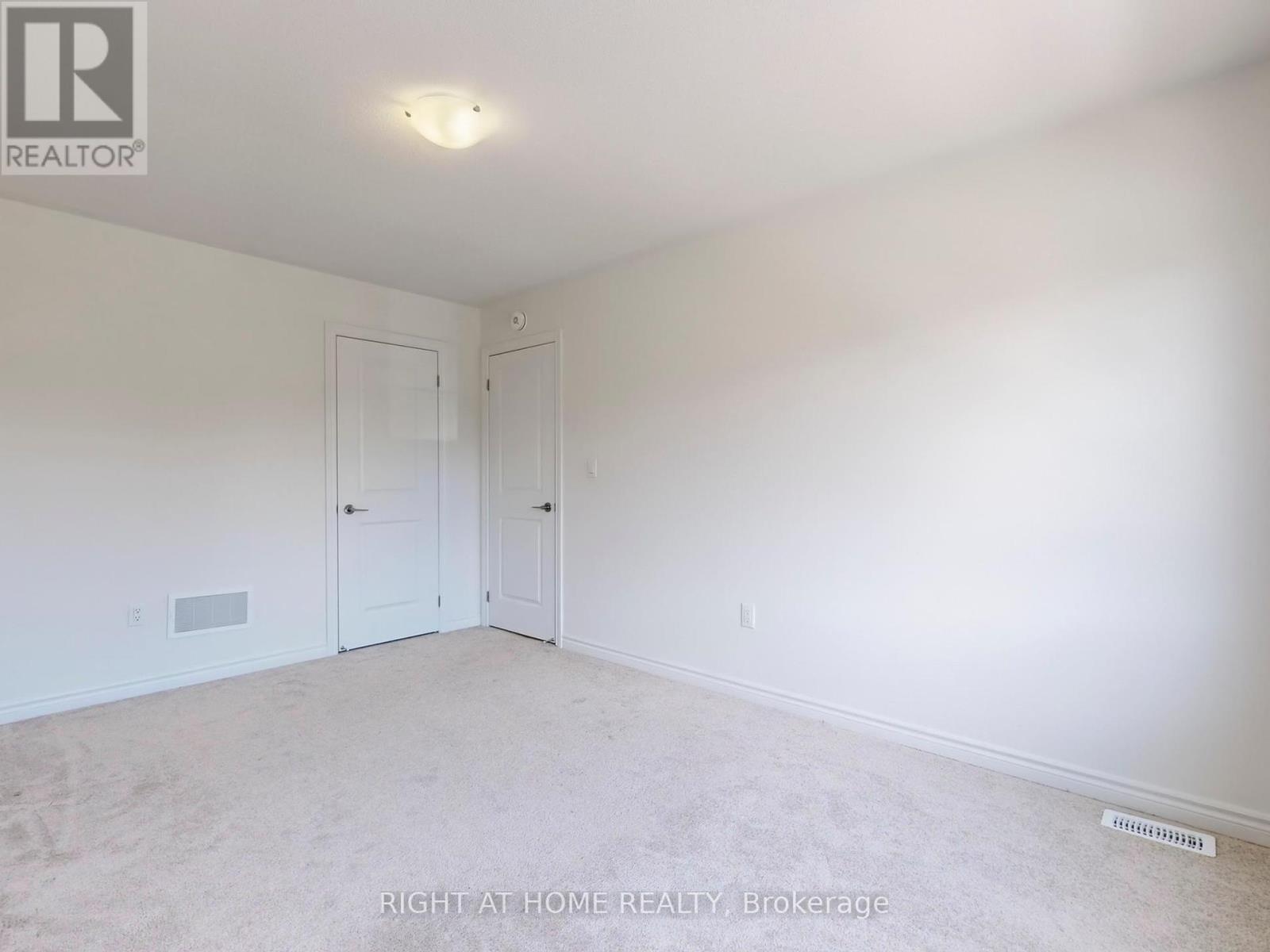 71 Phoenix Boulevard, Barrie, Ontario  L9J 0P7 - Photo 15 - S12166448