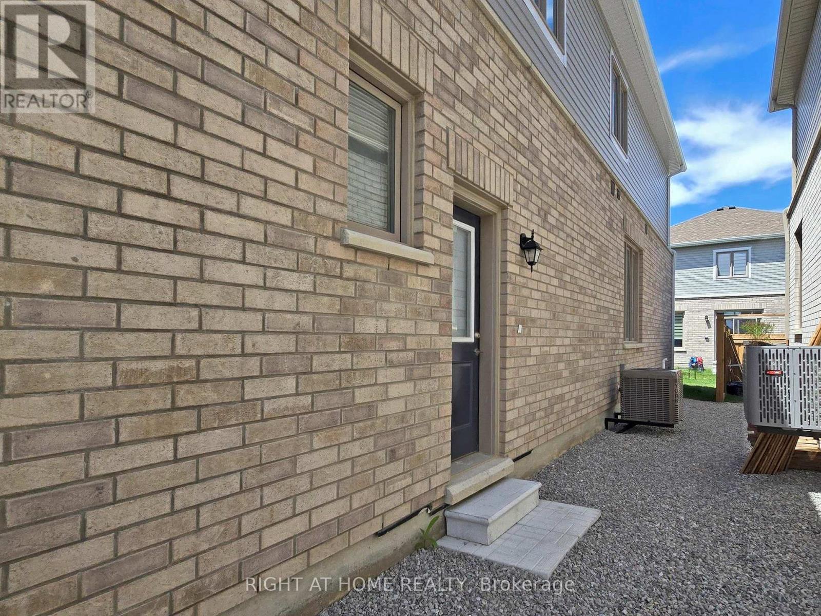 71 Phoenix Boulevard, Barrie, Ontario  L9J 0P7 - Photo 22 - S12166448
