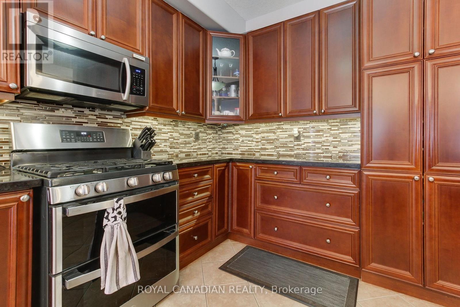 20 Parisian Crescent, Barrie, Ontario  L4N 0Y9 - Photo 19 - S12166472