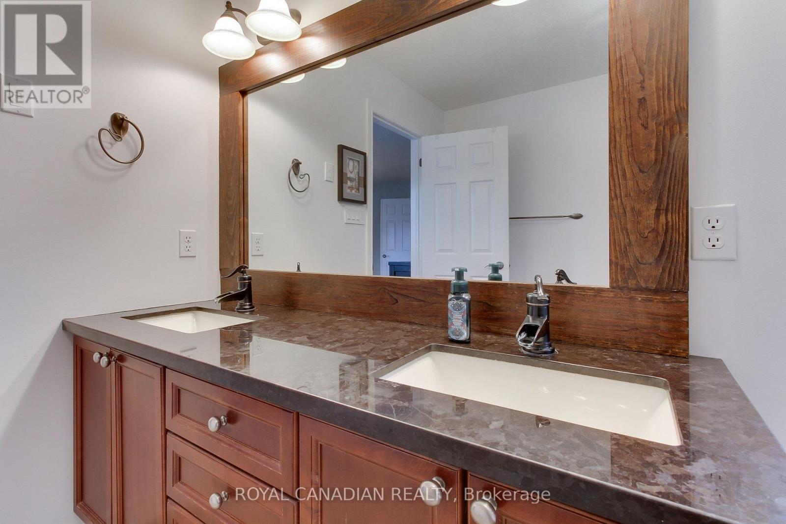 20 Parisian Crescent, Barrie, Ontario  L4N 0Y9 - Photo 34 - S12166472