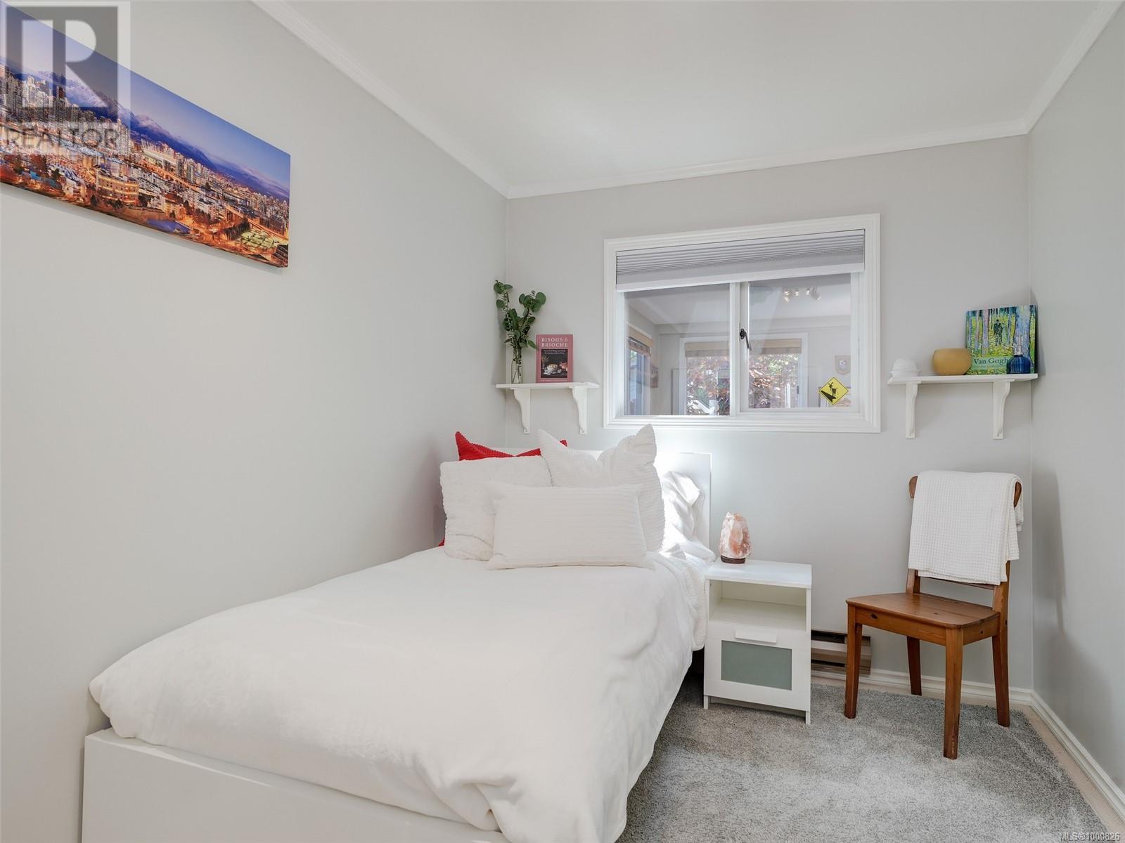 Property at 581 Prince Robert Dr image 2