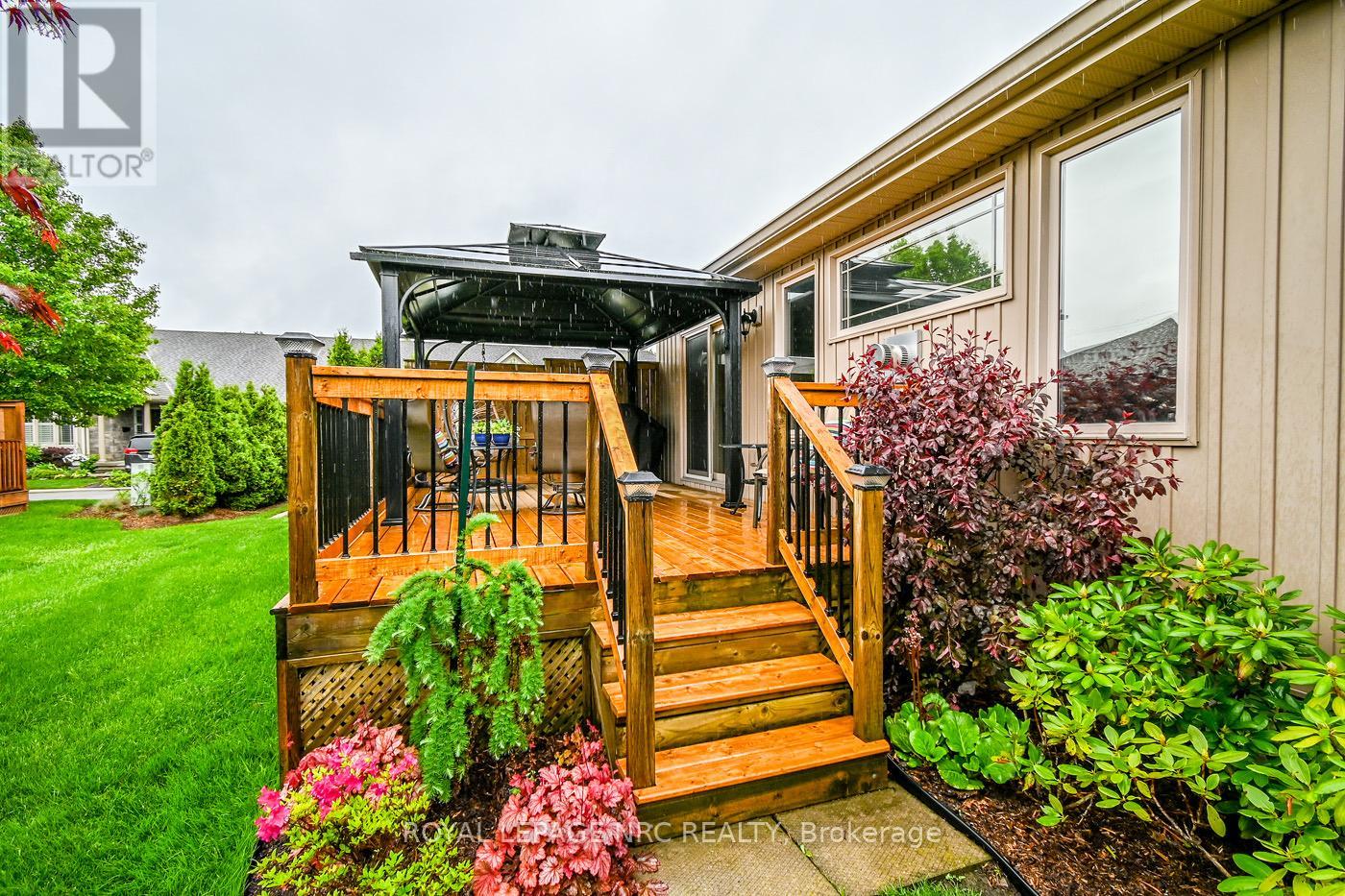 31 - 70 Elmwood Avenue, Welland, Ontario  L3C 0C1 - Photo 4 - X12166724