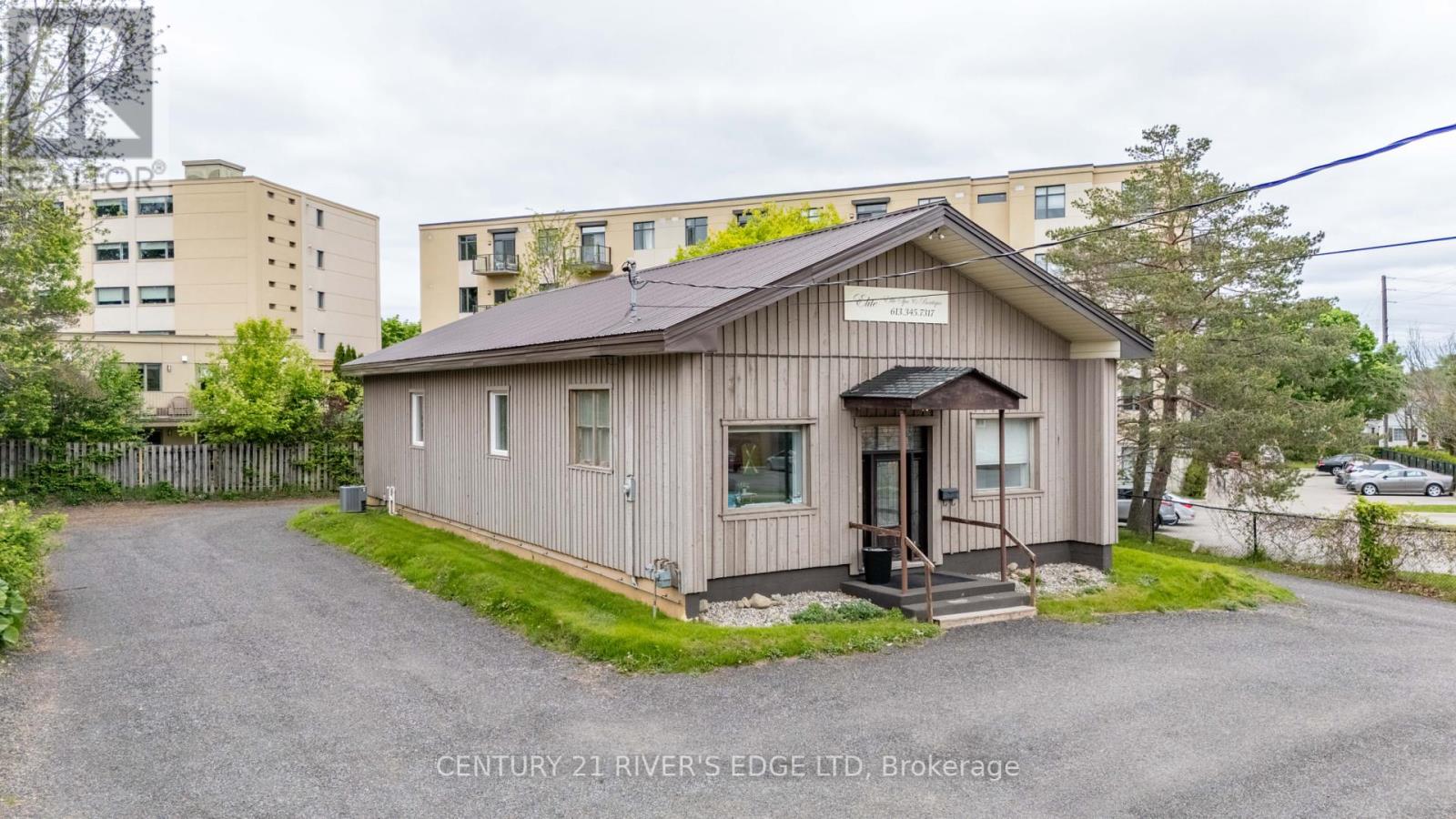 4 Schofield Avenue, Brockville, Ontario  K6V 4M4 - Photo 2 - X12166549