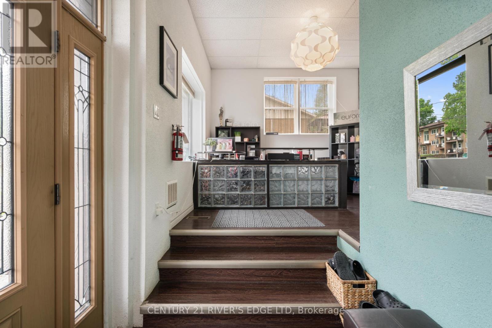 4 Schofield Avenue, Brockville, Ontario  K6V 4M4 - Photo 5 - X12166549