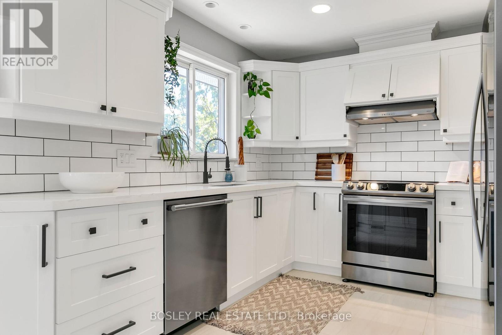 309 Dalesford Road, Toronto, Ontario  M8Y 1G8 - Photo 15 - W12166437