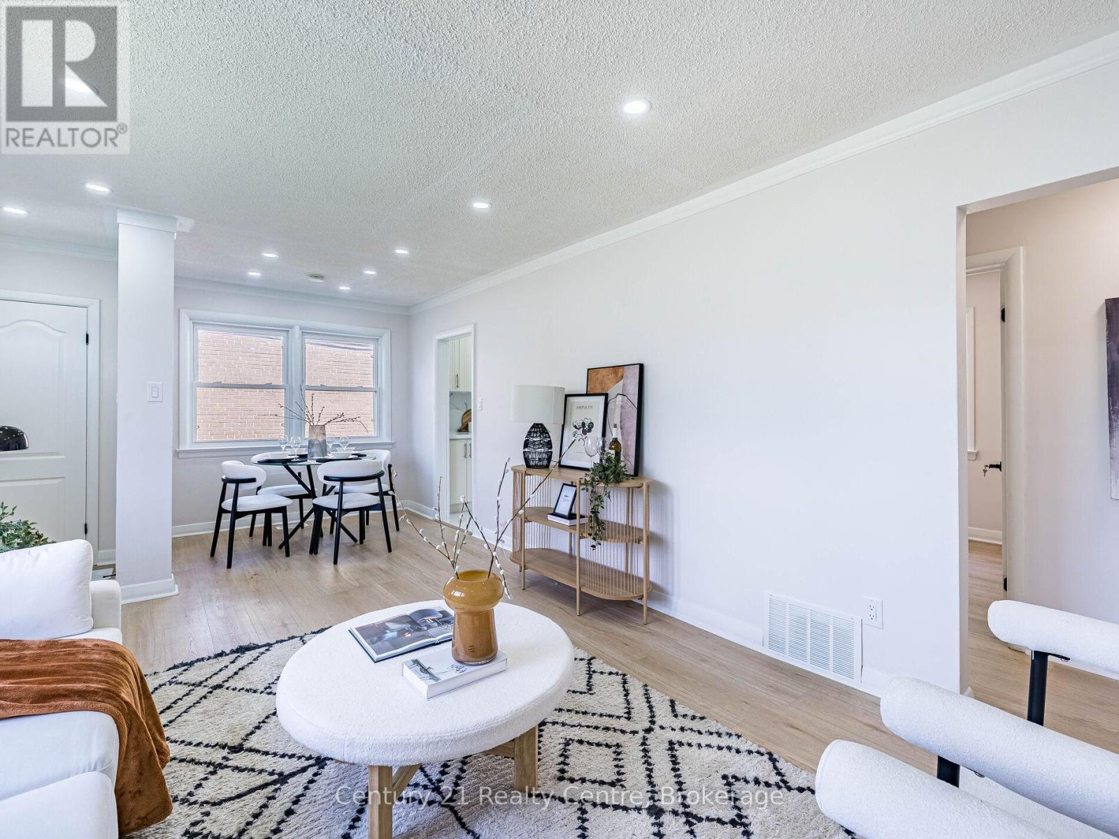7 Sunray Crescent, Toronto, Ontario  M3M 2C4 - Photo 22 - W12166477