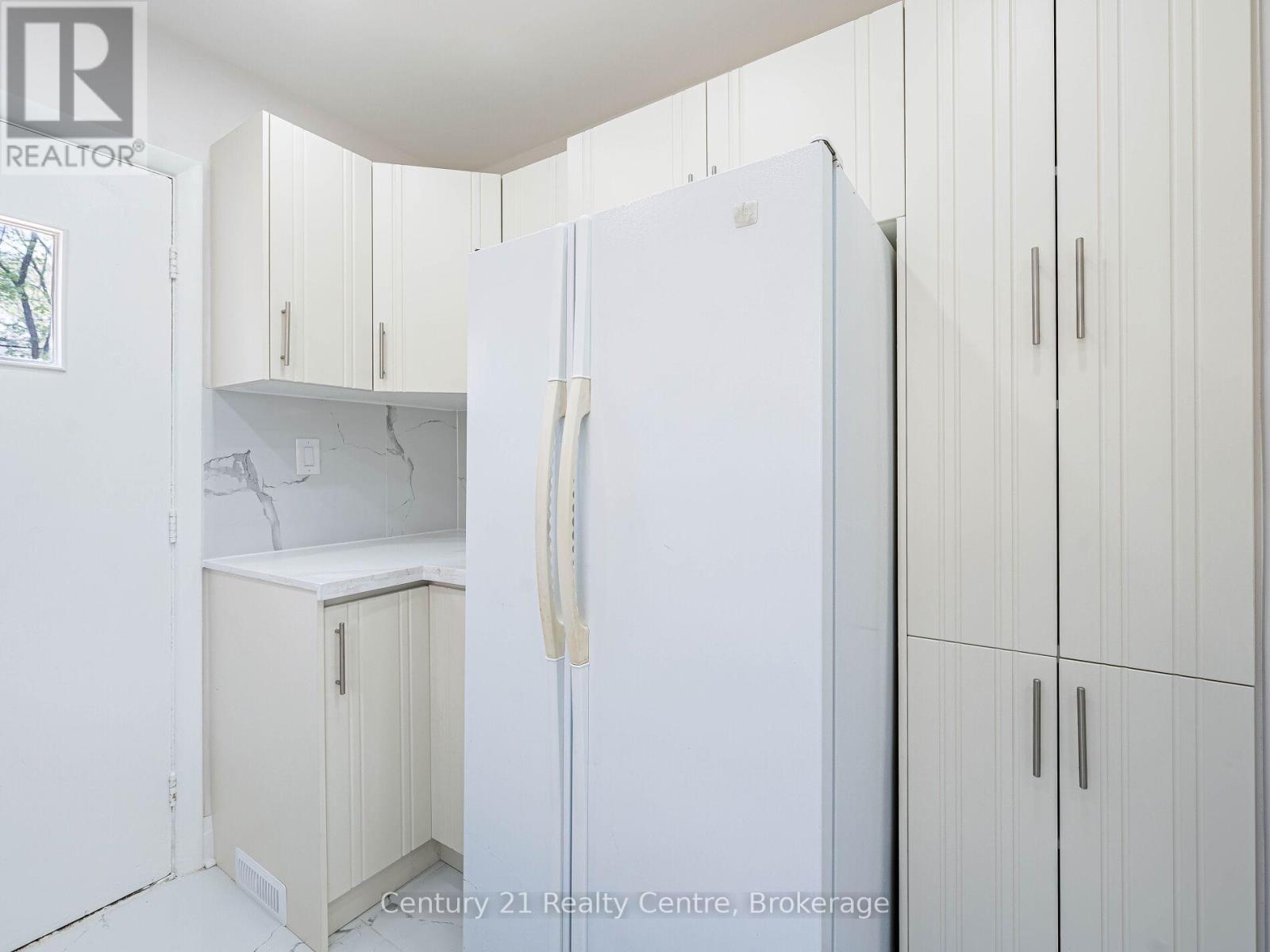 7 Sunray Crescent, Toronto, Ontario  M3M 2C4 - Photo 27 - W12166477