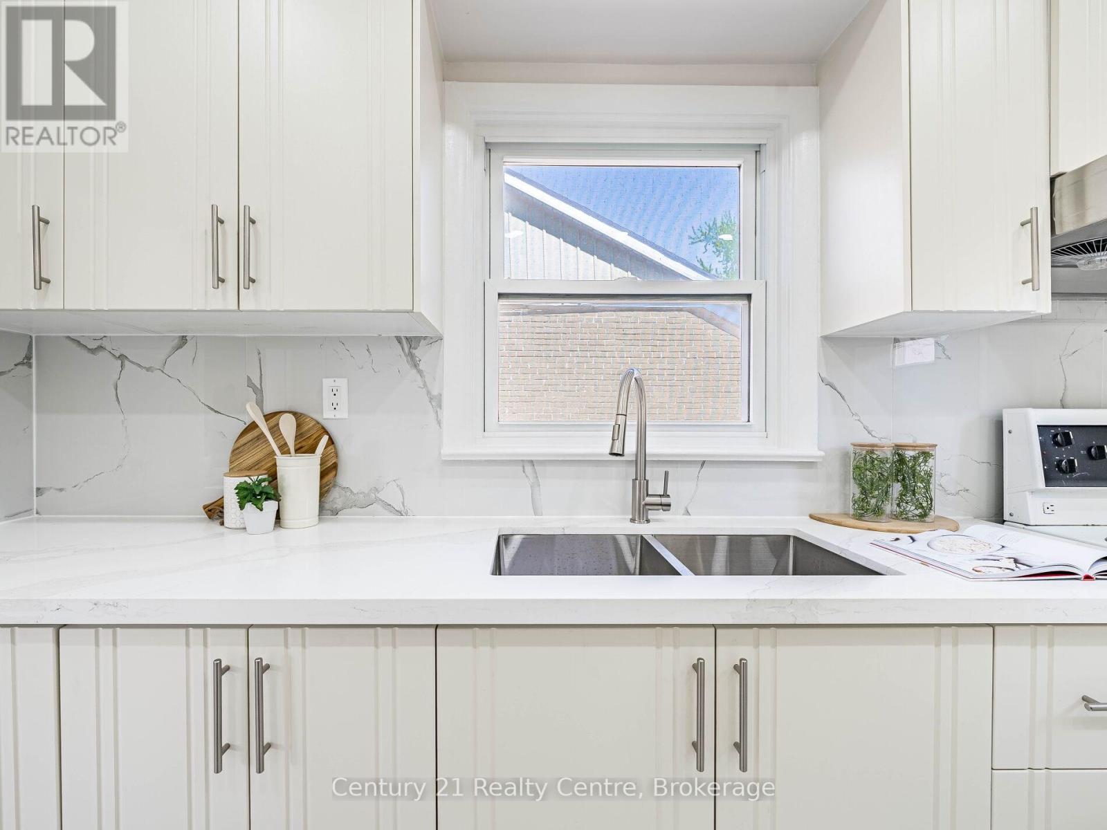 7 Sunray Crescent, Toronto, Ontario  M3M 2C4 - Photo 29 - W12166477