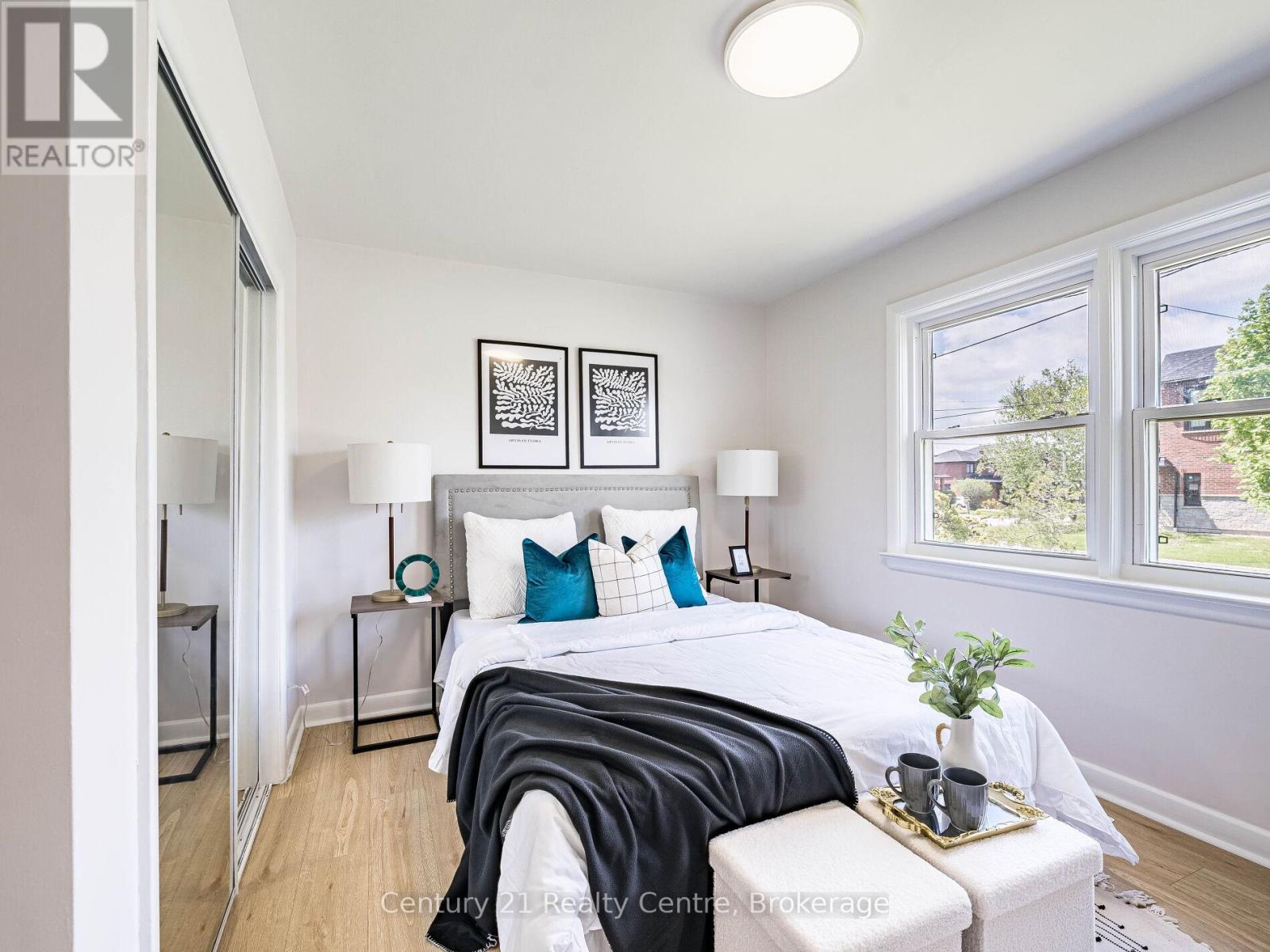 7 Sunray Crescent, Toronto, Ontario  M3M 2C4 - Photo 30 - W12166477