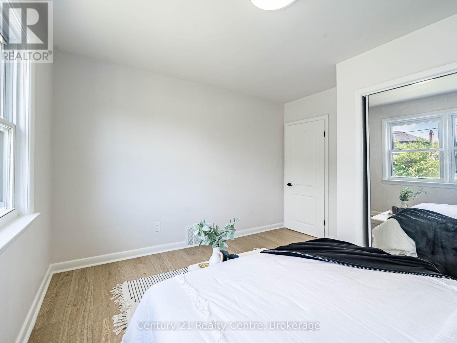 7 Sunray Crescent, Toronto, Ontario  M3M 2C4 - Photo 32 - W12166477