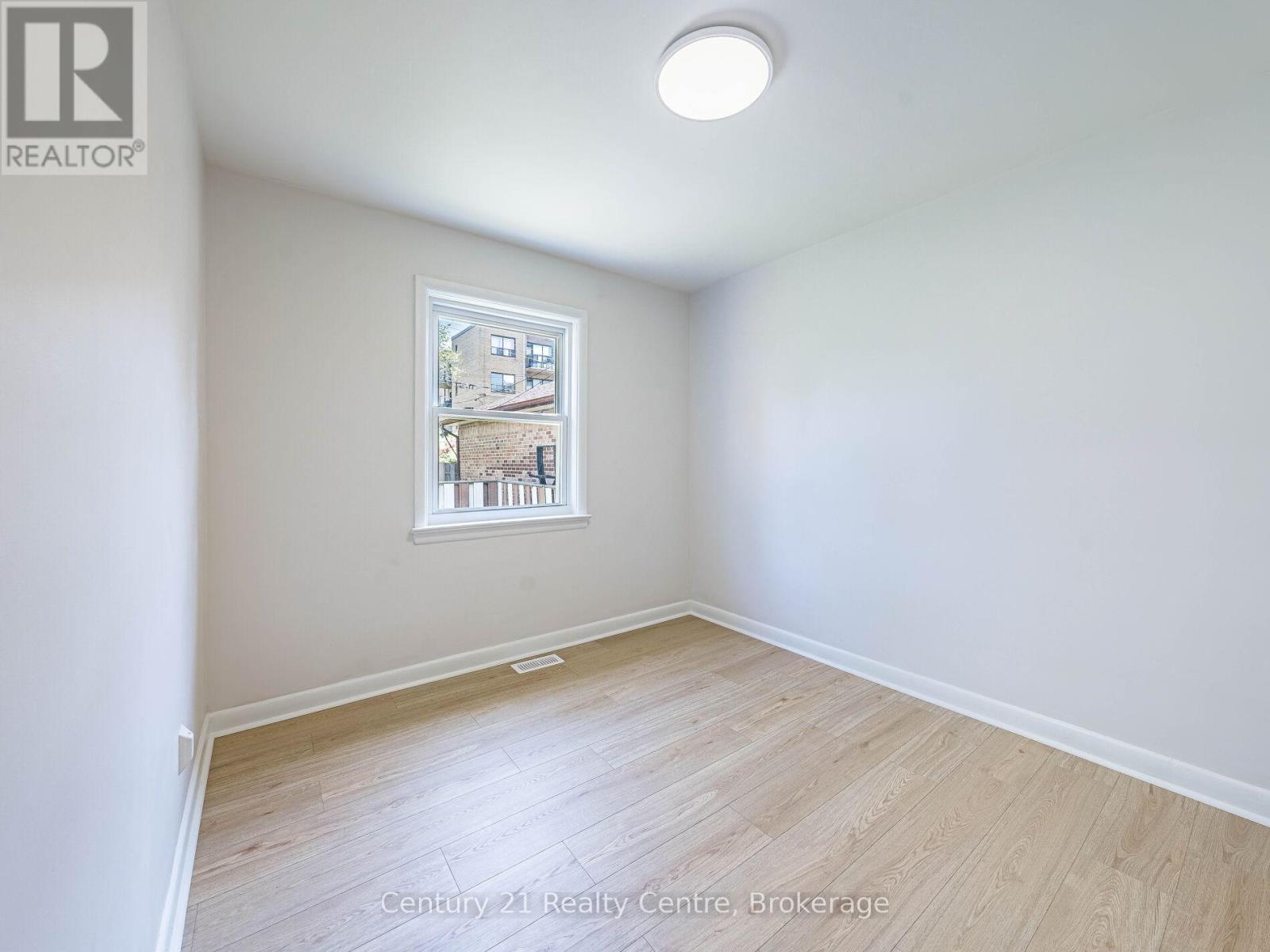 7 Sunray Crescent, Toronto, Ontario  M3M 2C4 - Photo 33 - W12166477
