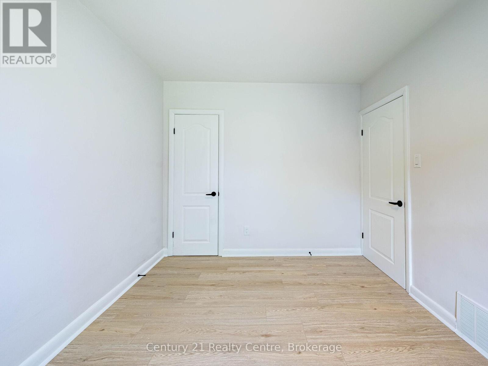 7 Sunray Crescent, Toronto, Ontario  M3M 2C4 - Photo 34 - W12166477