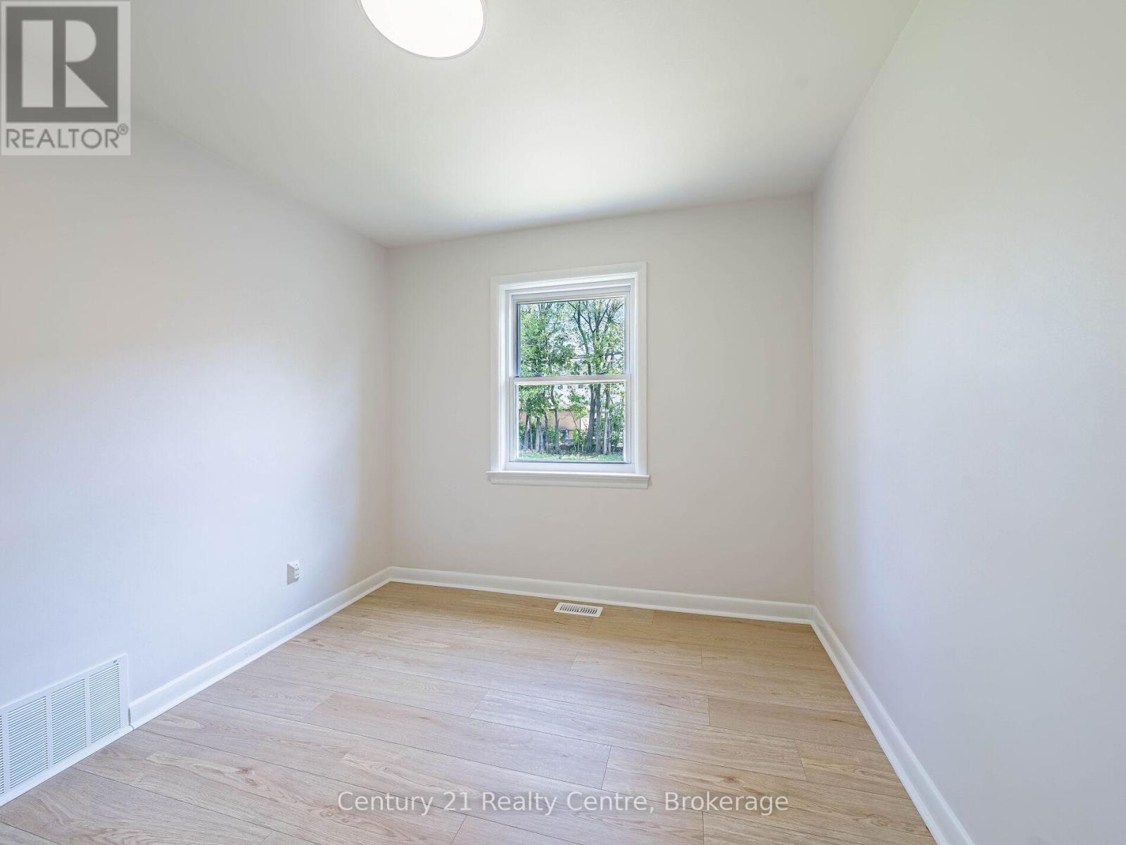7 Sunray Crescent, Toronto, Ontario  M3M 2C4 - Photo 35 - W12166477