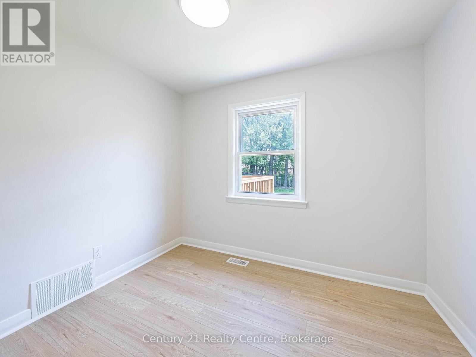 7 Sunray Crescent, Toronto, Ontario  M3M 2C4 - Photo 36 - W12166477