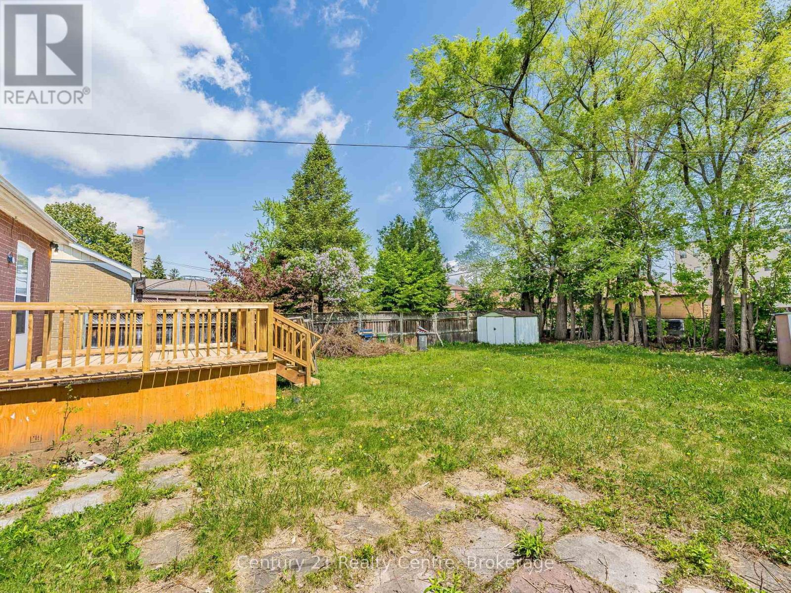 7 Sunray Crescent, Toronto, Ontario  M3M 2C4 - Photo 4 - W12166477