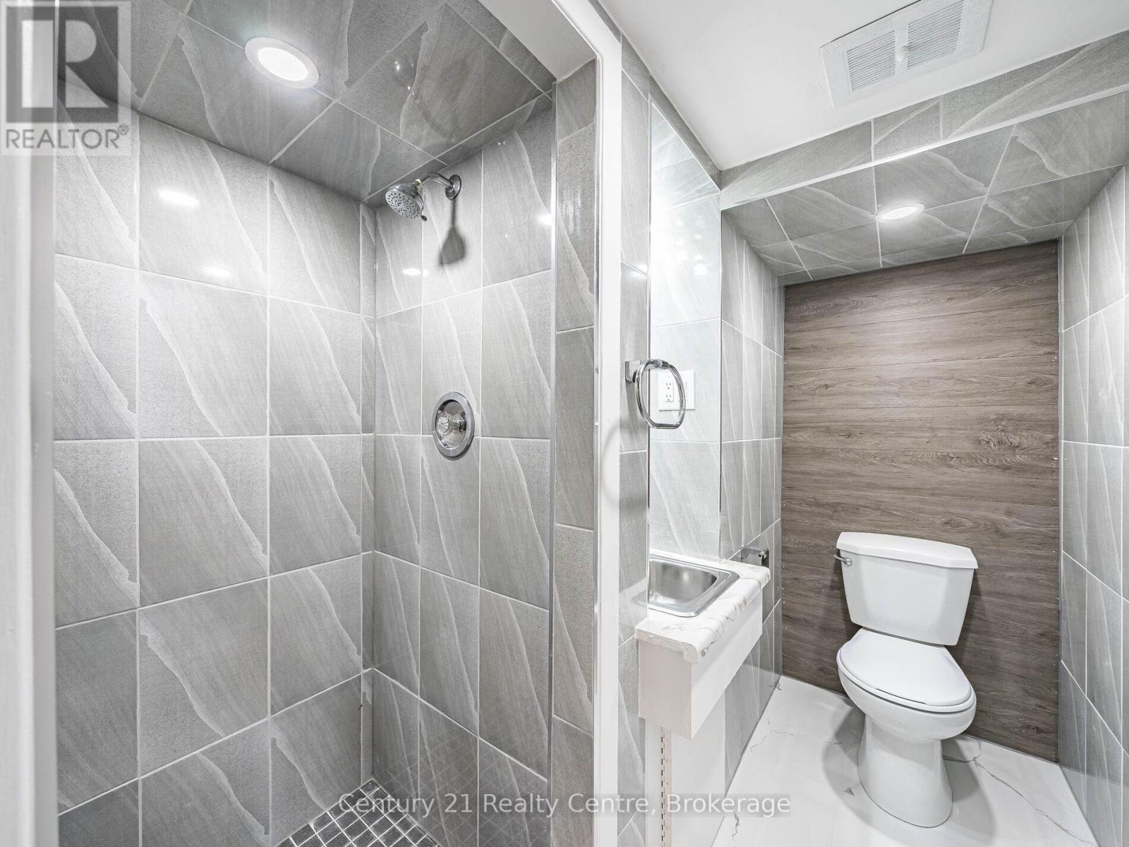 7 Sunray Crescent, Toronto, Ontario  M3M 2C4 - Photo 41 - W12166477