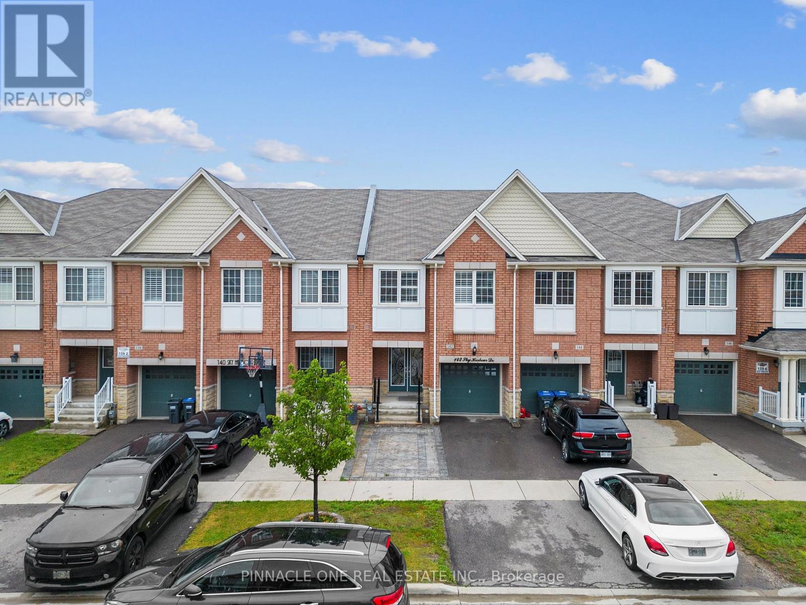 142 Sky Harbour Drive, Brampton, Ontario  L6Y 0V1 - Photo 2 - W12166491