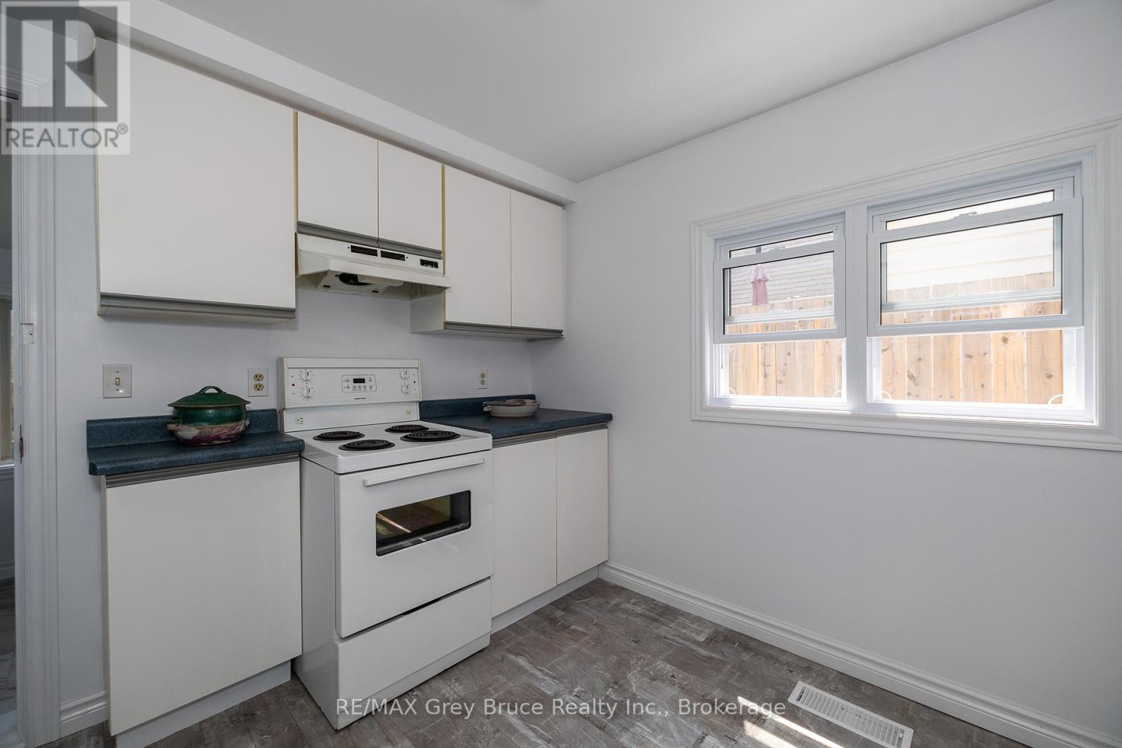 1809 3rd Avenue W, Owen Sound, Ontario N4K 4R7 - Photo 16 - X12166720