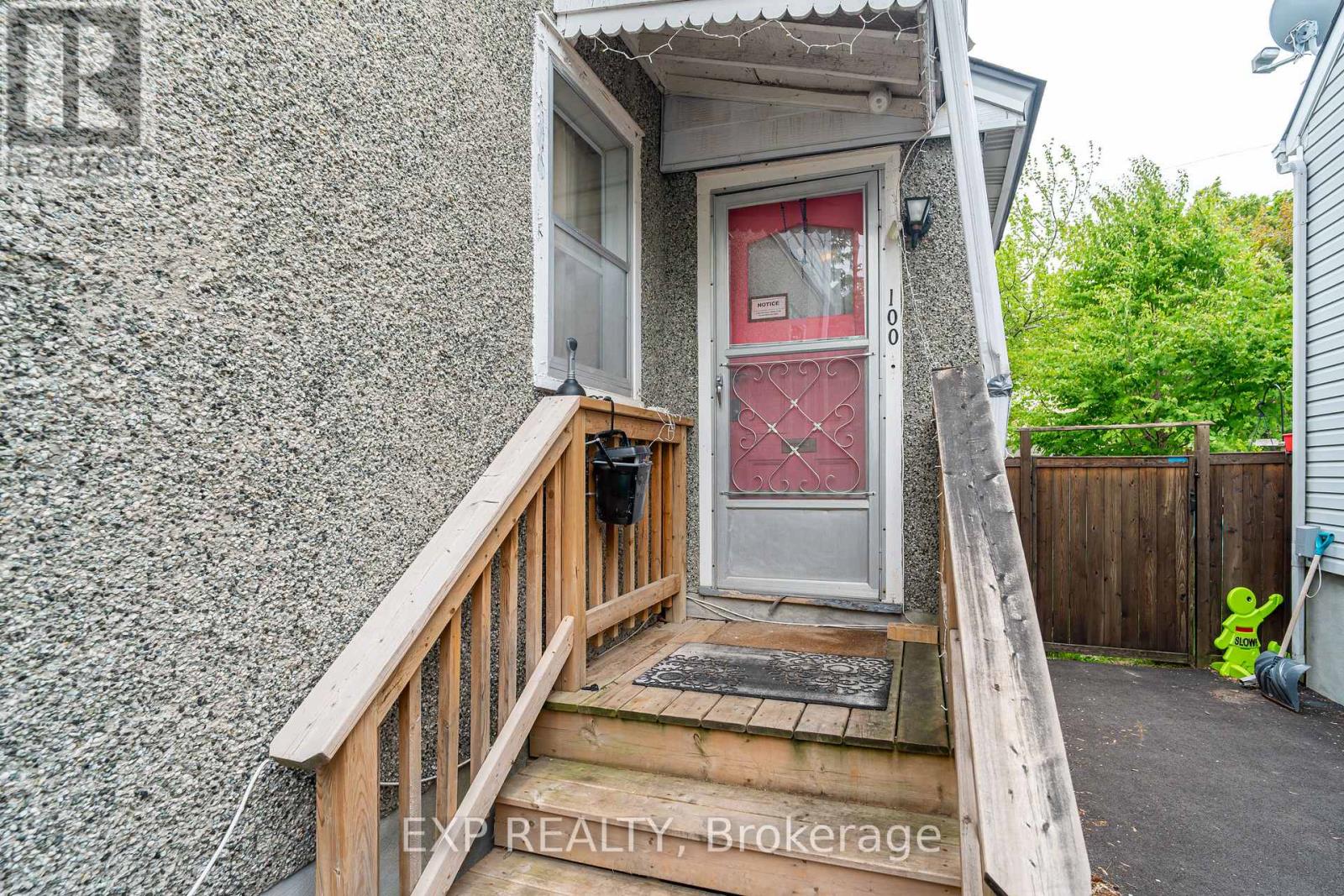 100 Dagmar Avenue, Ottawa, Ontario  K1L 5T4 - Photo 3 - X12166604