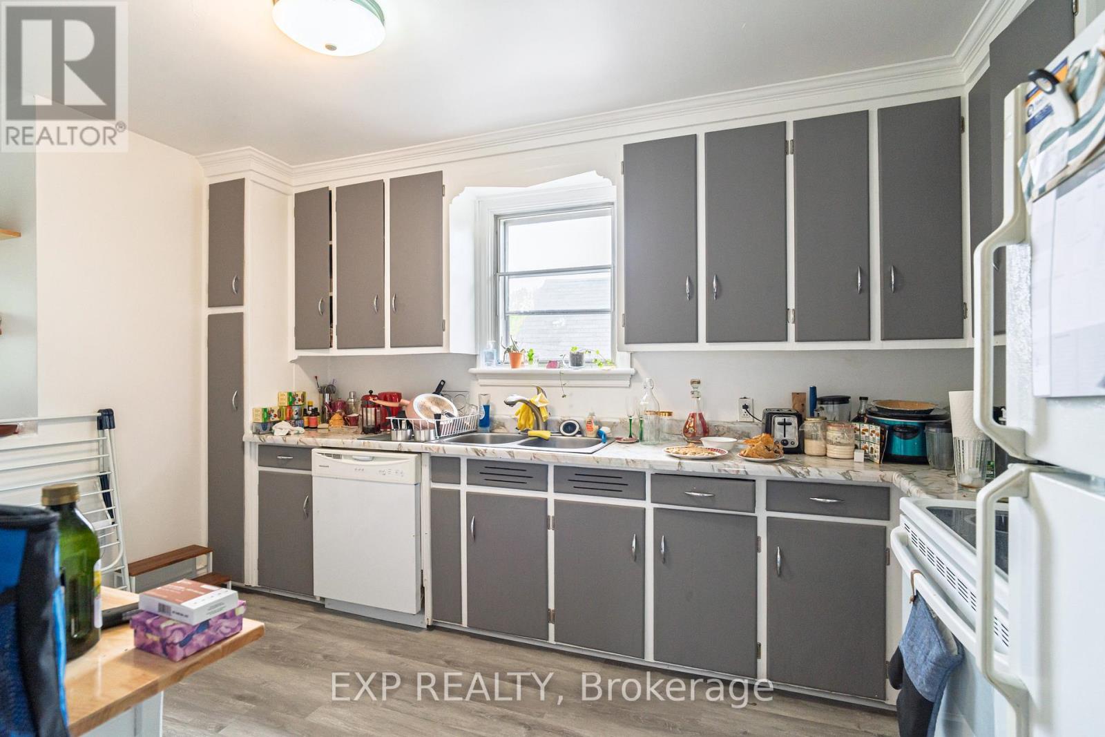 100 Dagmar Avenue, Ottawa, Ontario  K1L 5T4 - Photo 9 - X12166604