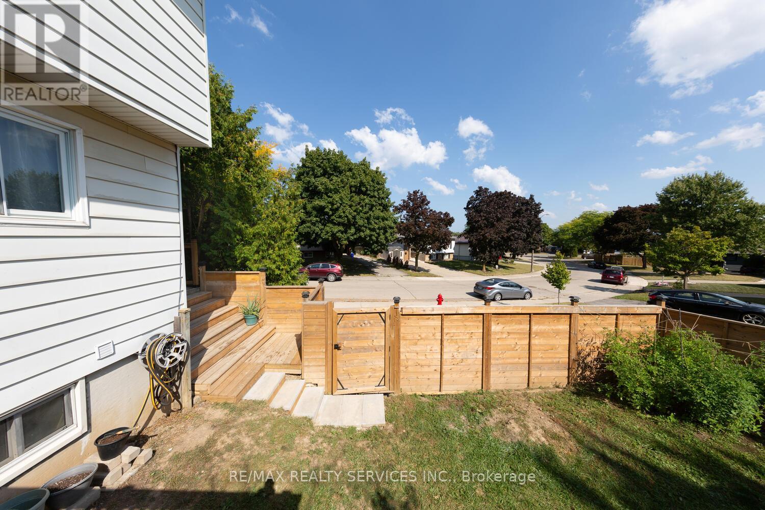 56 Raleigh Court S, Hamilton, Ontario  L8W 1H1 - Photo 37 - X12166441