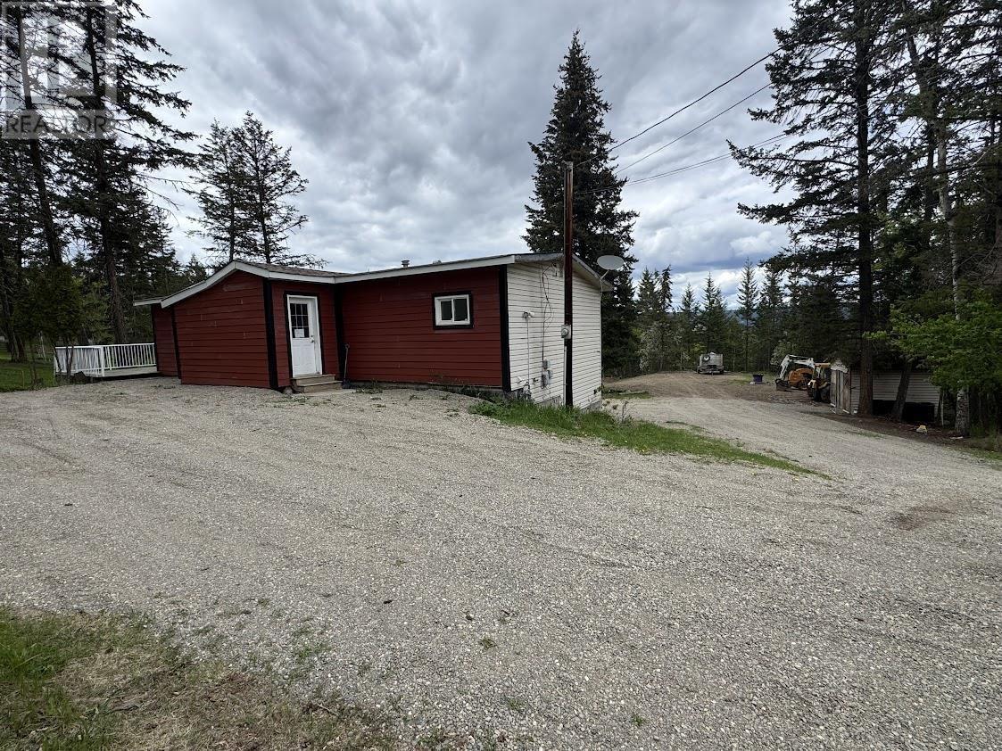 Property at 654 WINGER ROAD image 2
