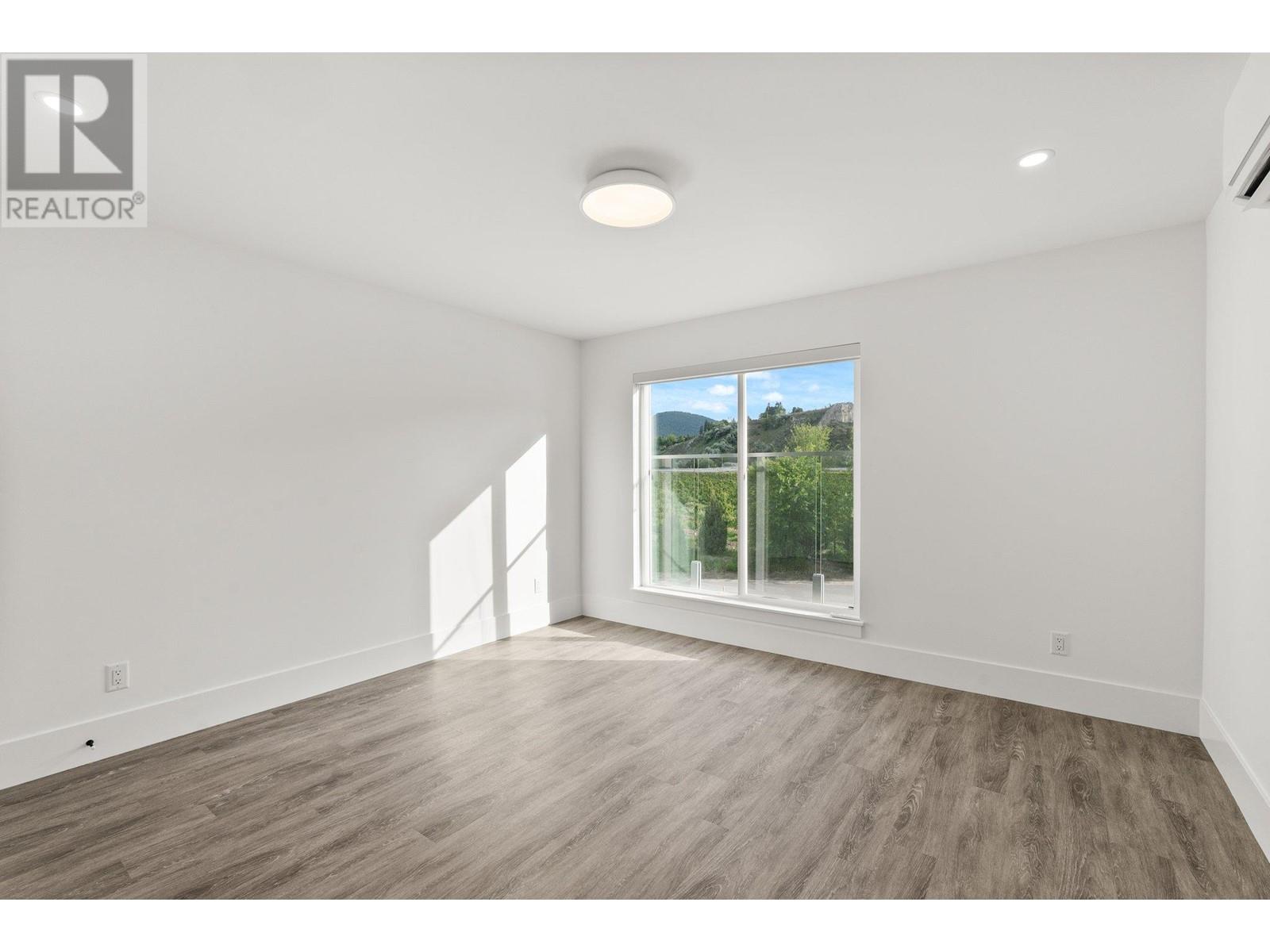 3060 LANDRY Crescent, Summerland, BC V0H1Z9