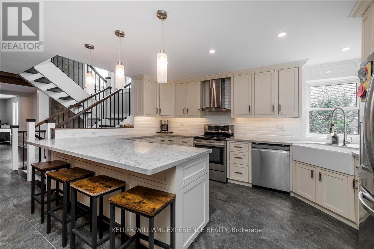2233 4th Line, Innisfil, Ontario  L0L 1K0 - Photo 1 - N12166556