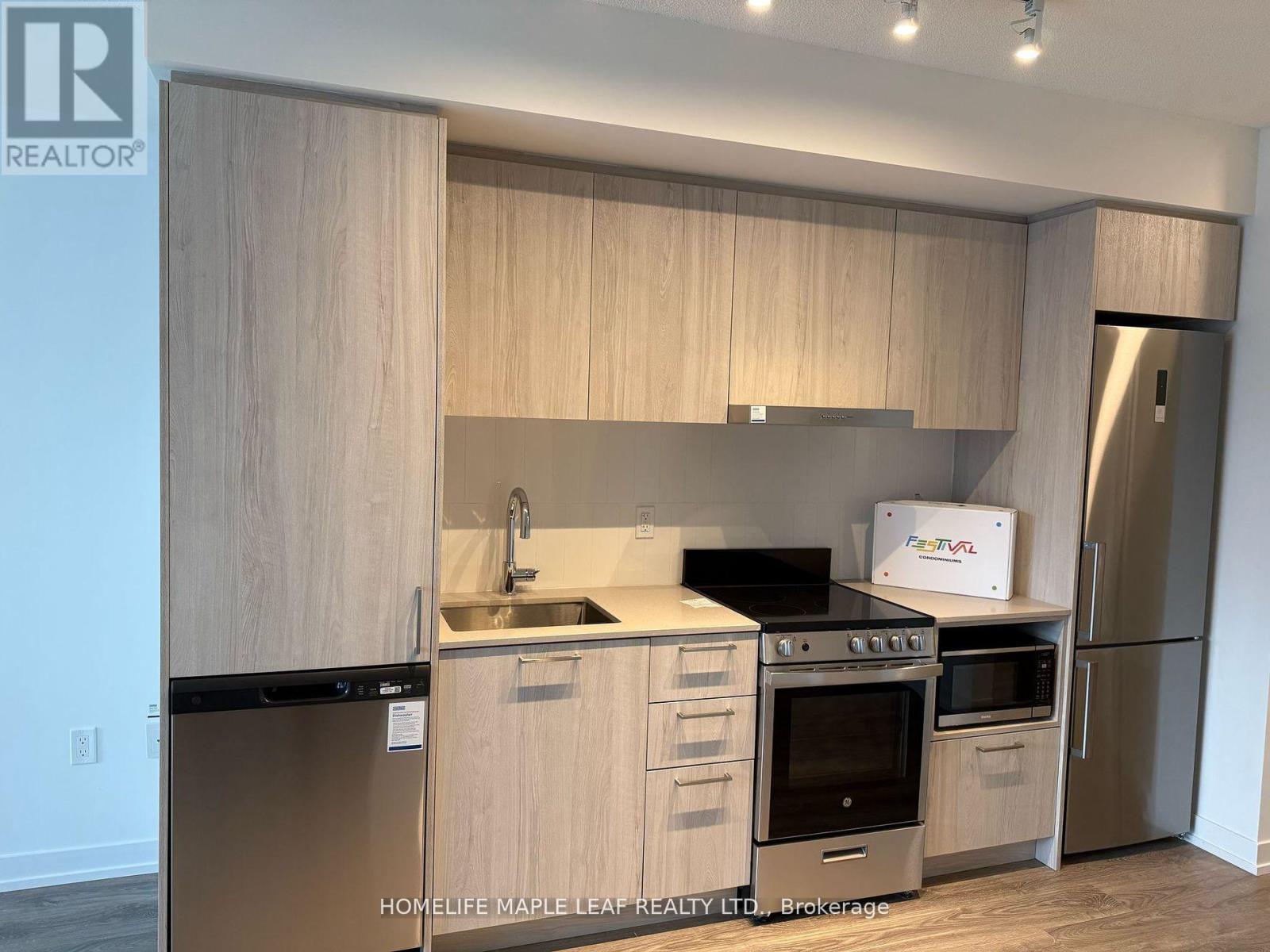 320 - 195 Commerce St Street, Vaughan, Ontario  L4K 0P9 - Photo 6 - N12166595