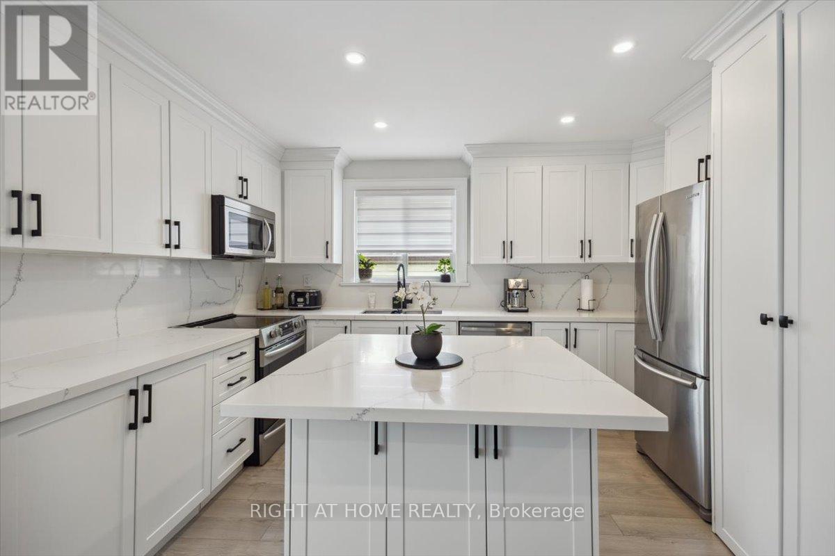 38 Walter Avenue, Newmarket, Ontario  L3Y 2T3 - Photo 13 - N12166650