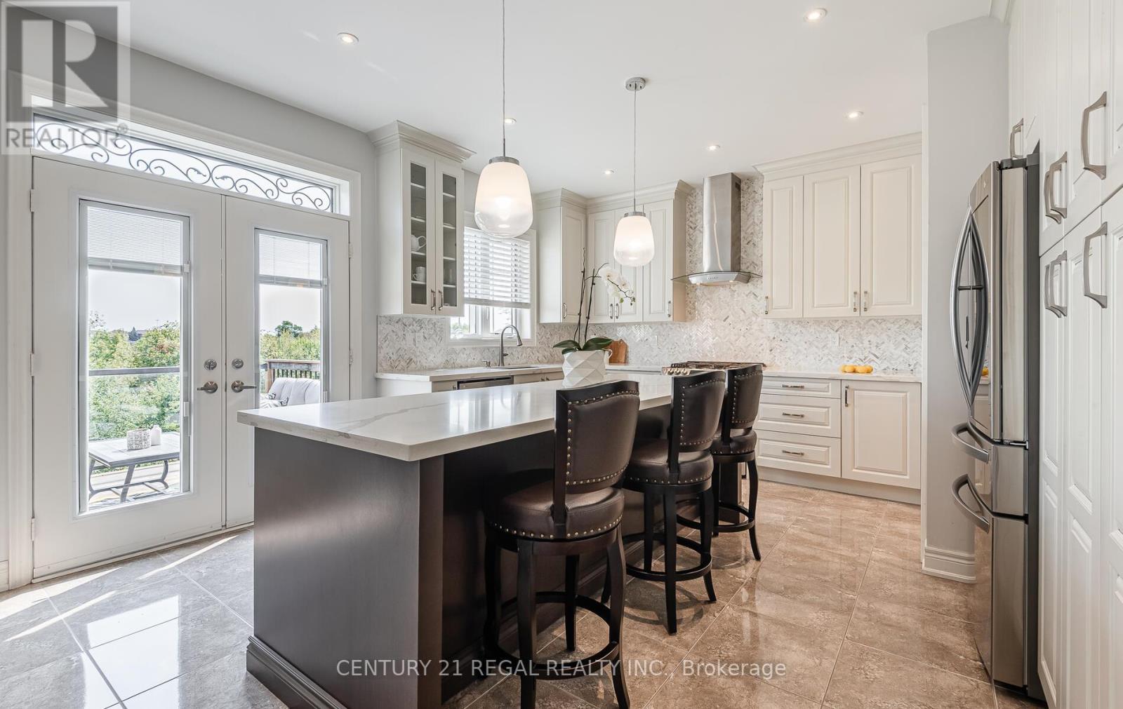 43 Valleyscape Trail, Caledon, Ontario  L7C 3Z2 - Photo 5 - W12136318