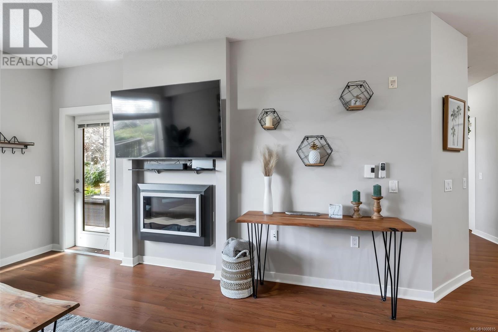 Property at 107 4529 West Saanich Rd image 5