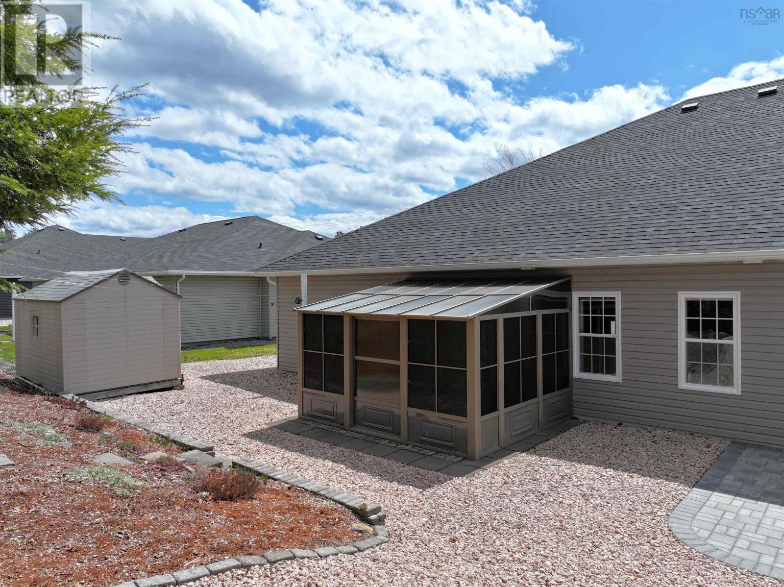 Property at 408 GLEN ALLAN Drive image 5
