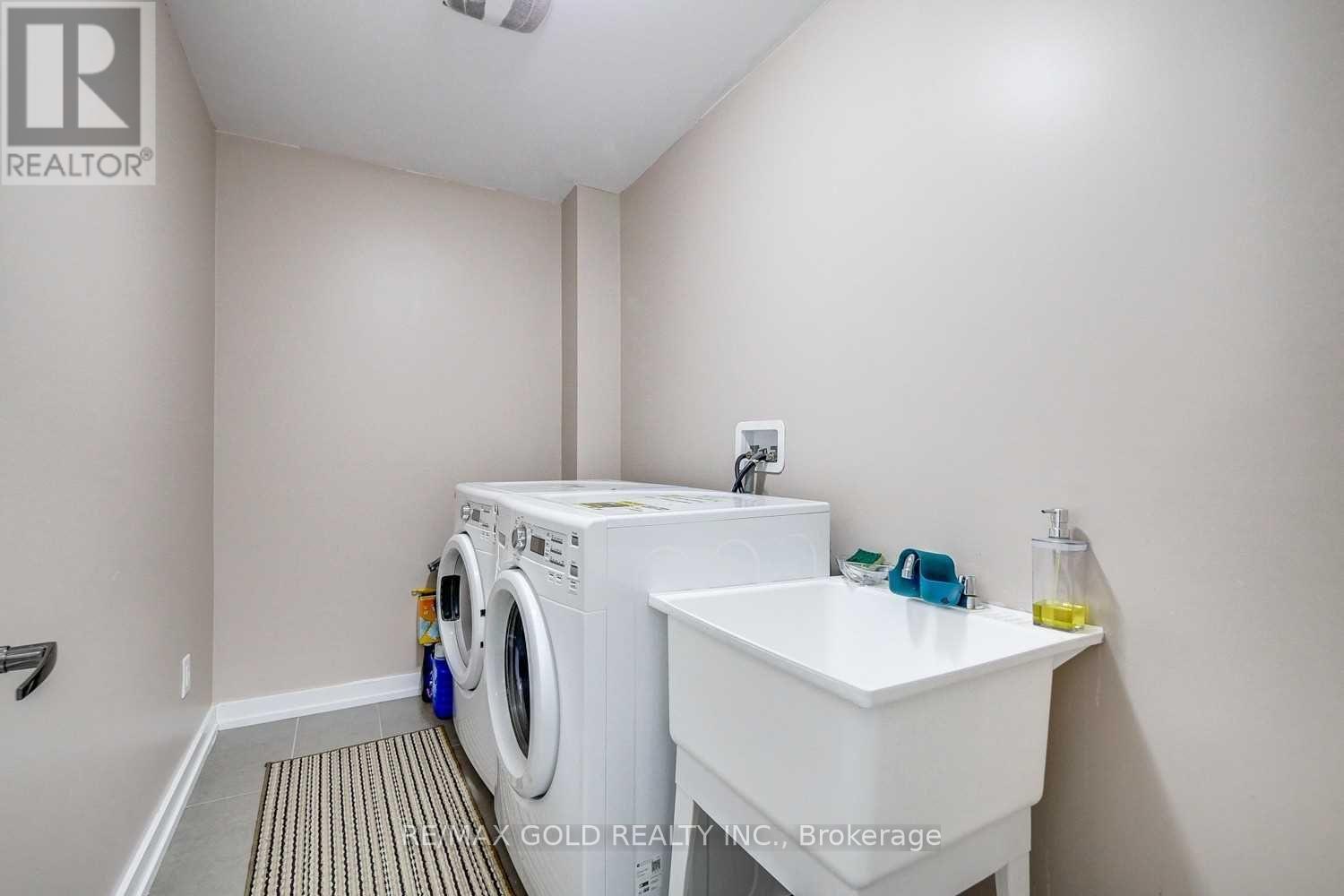 136 Golden Springs Circle, Brampton, Ontario  L7A 0C7 - Photo 12 - W12166553