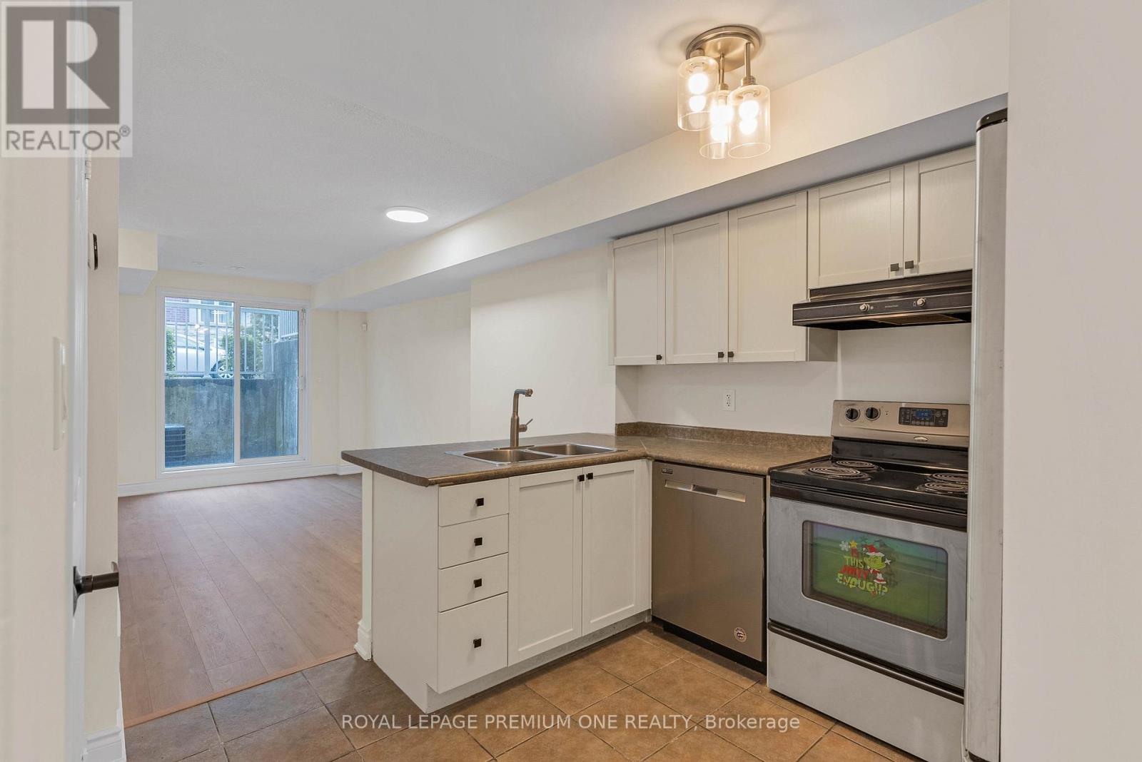 90 - 65 Turntable Crescent, Toronto, Ontario  M6H 4K8 - Photo 10 - W12166612