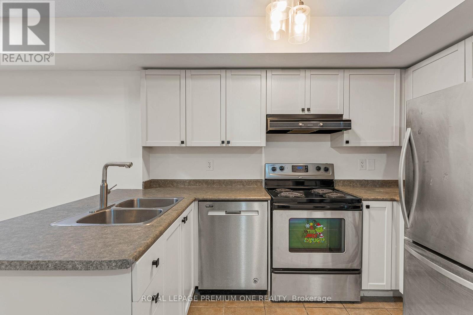 90 - 65 Turntable Crescent, Toronto, Ontario  M6H 4K8 - Photo 11 - W12166612