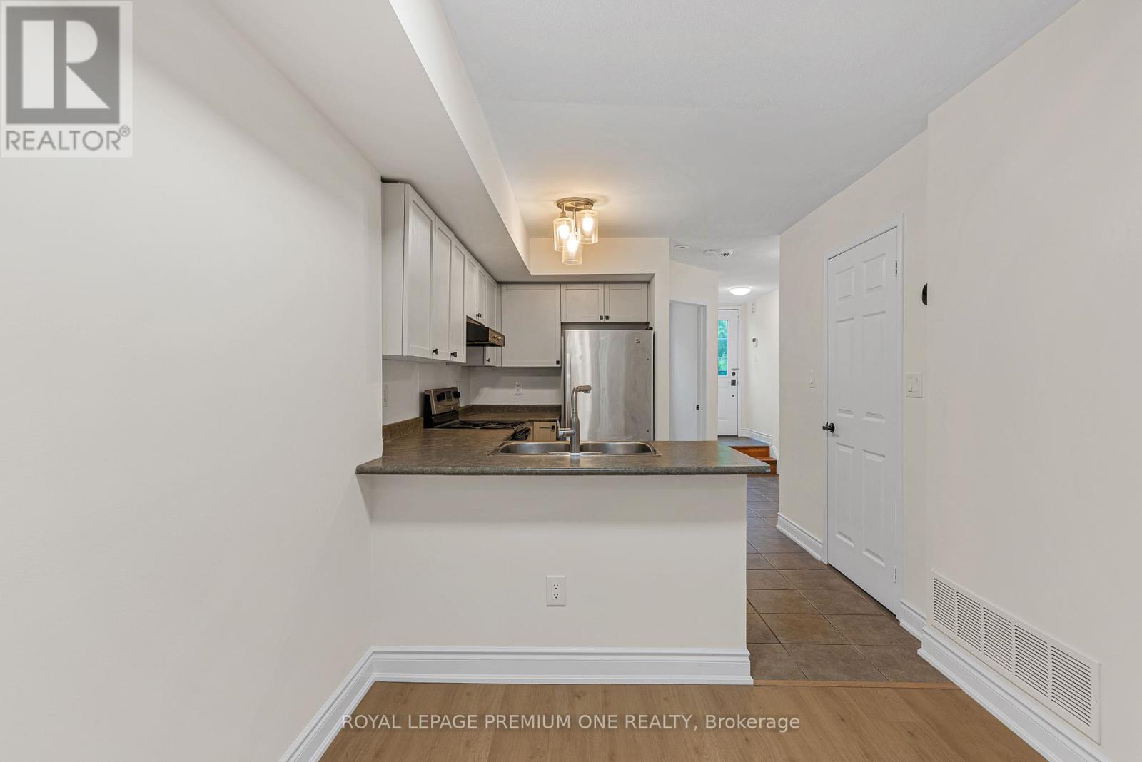90 - 65 Turntable Crescent, Toronto, Ontario  M6H 4K8 - Photo 14 - W12166612