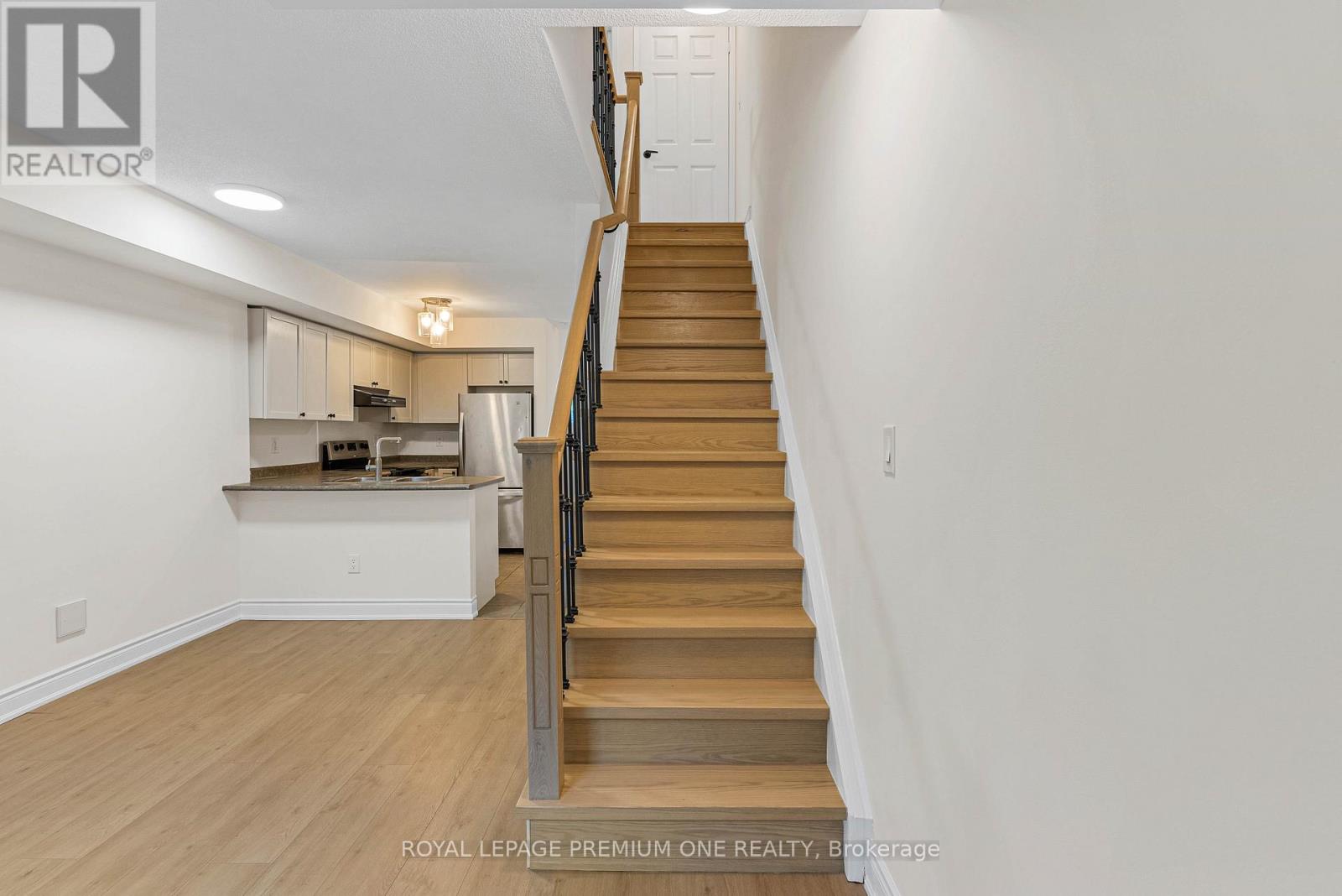 90 - 65 Turntable Crescent, Toronto, Ontario  M6H 4K8 - Photo 16 - W12166612